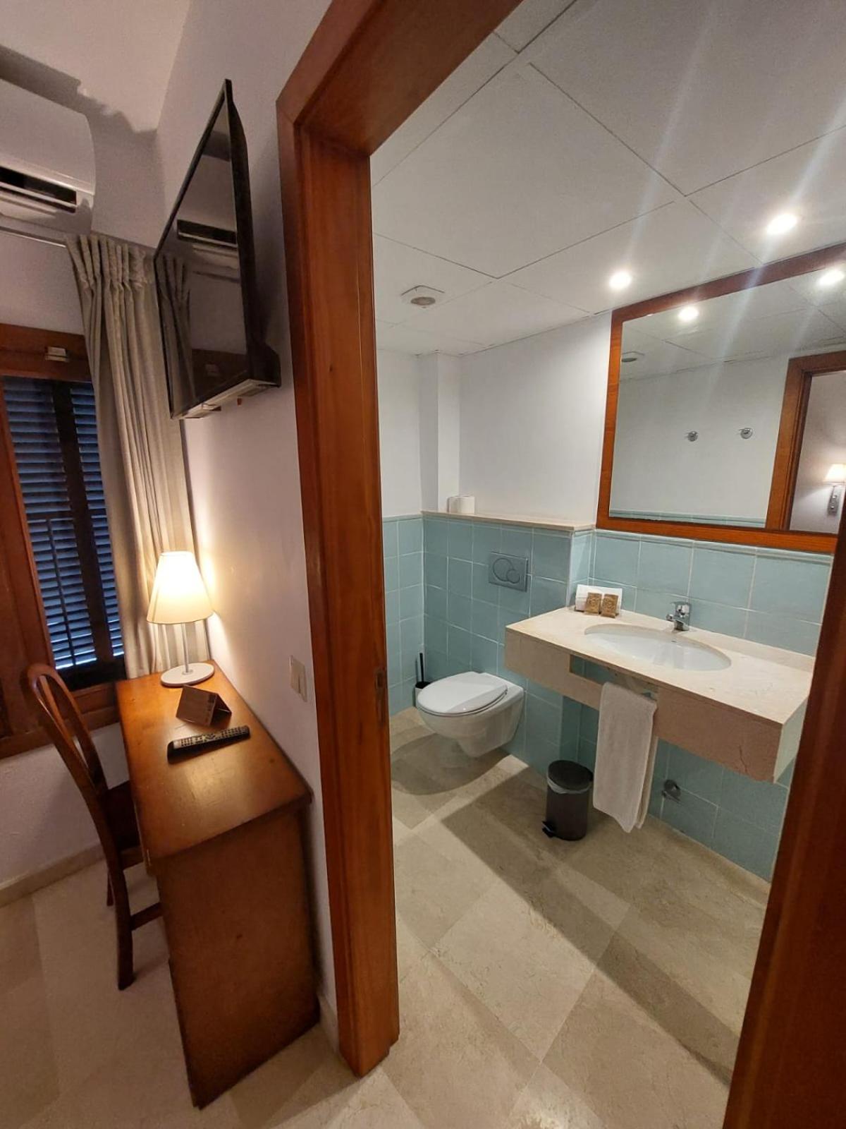 Double or Twin Room - Photo 45