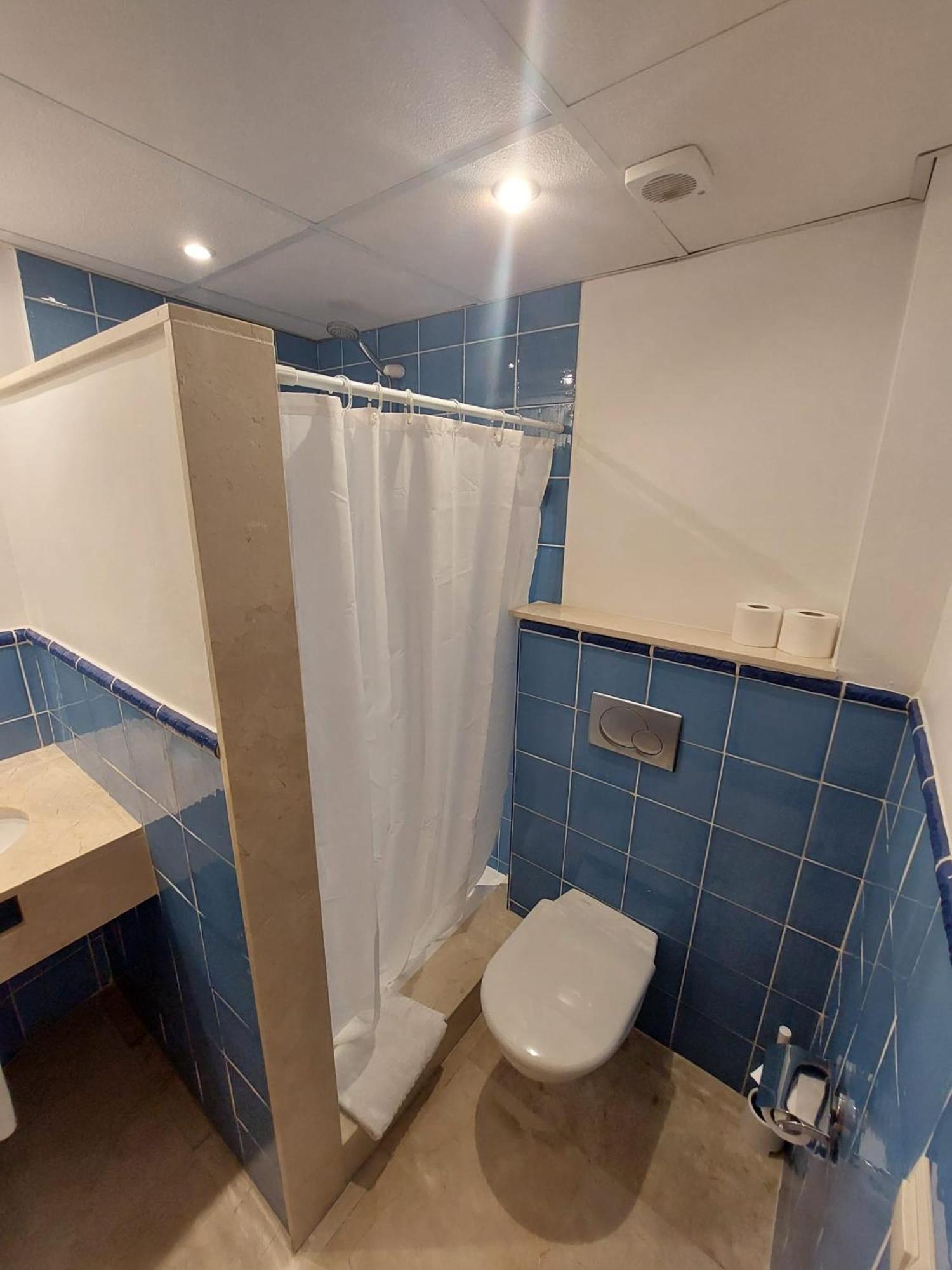 Double or Twin Room - Photo 3