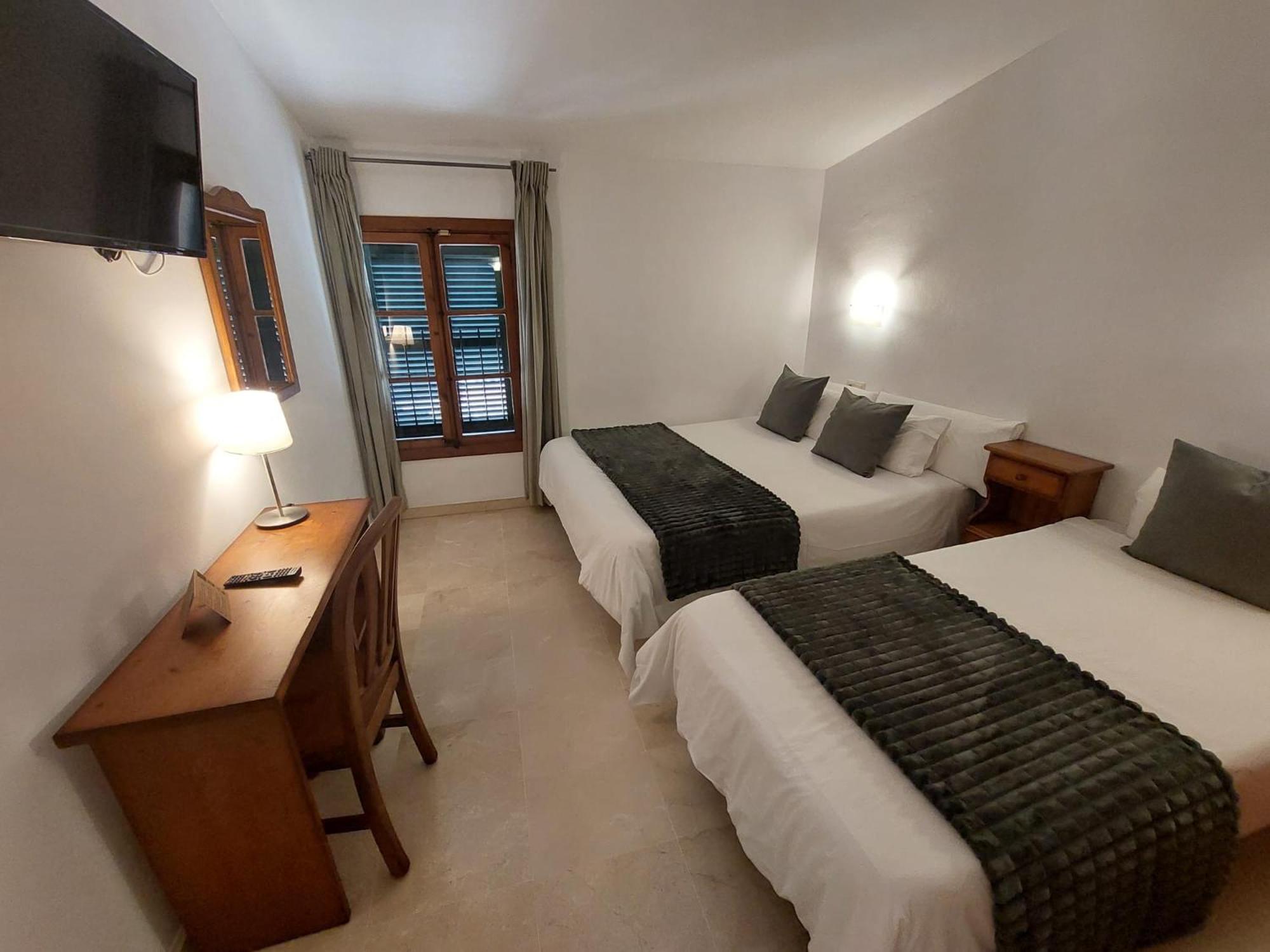 Habitación triple con baño