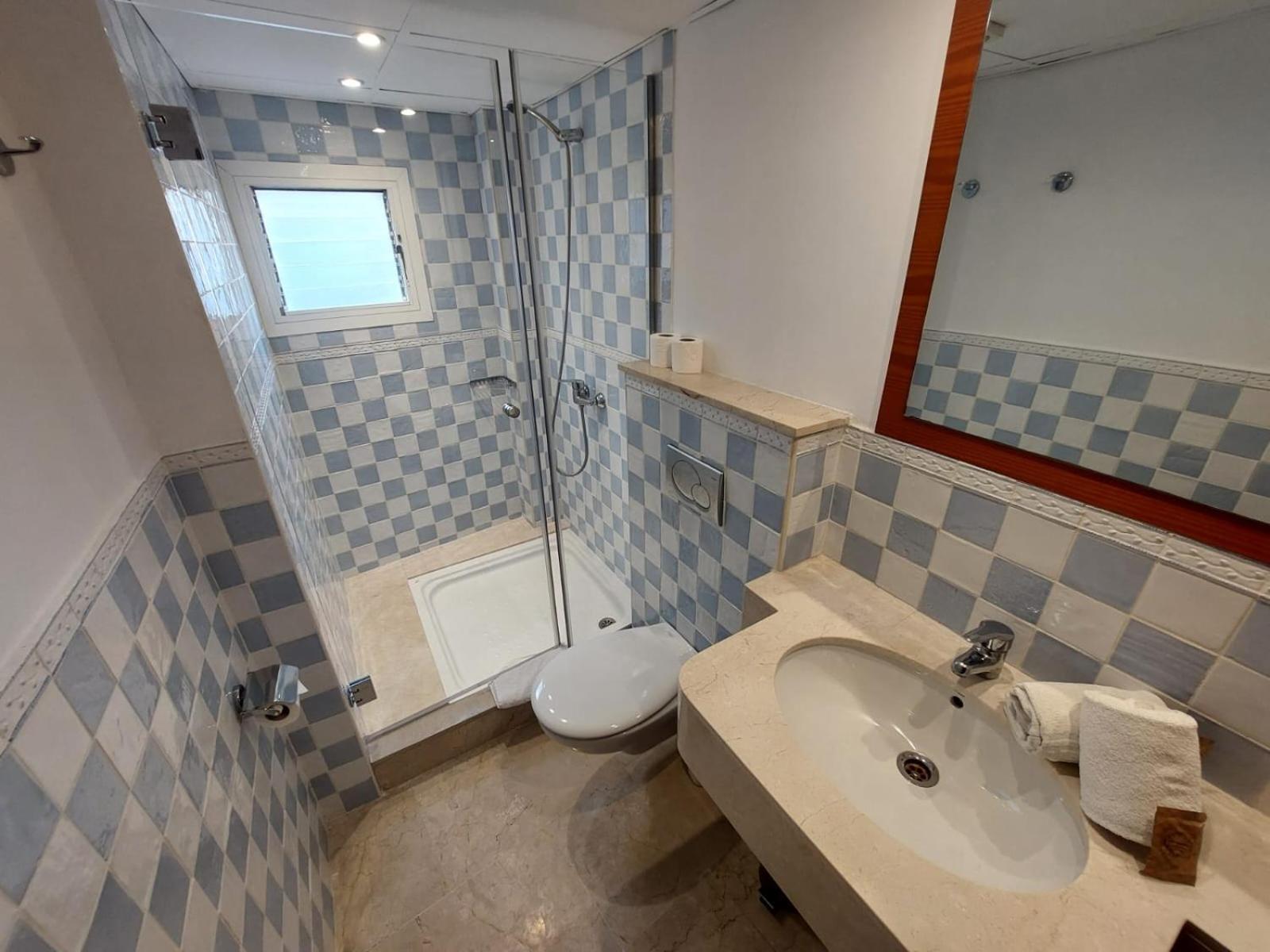 Double or Twin Room - Photo 18
