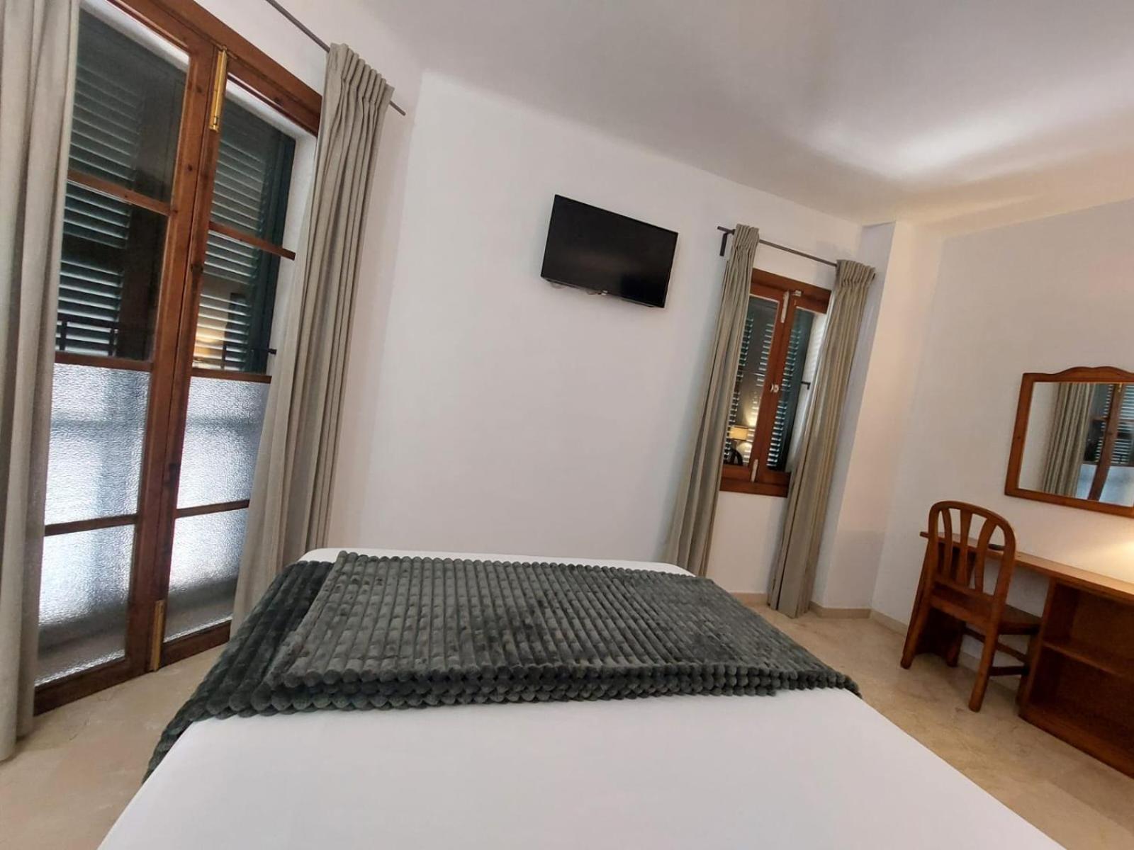 Double or Twin Room - Photo 16