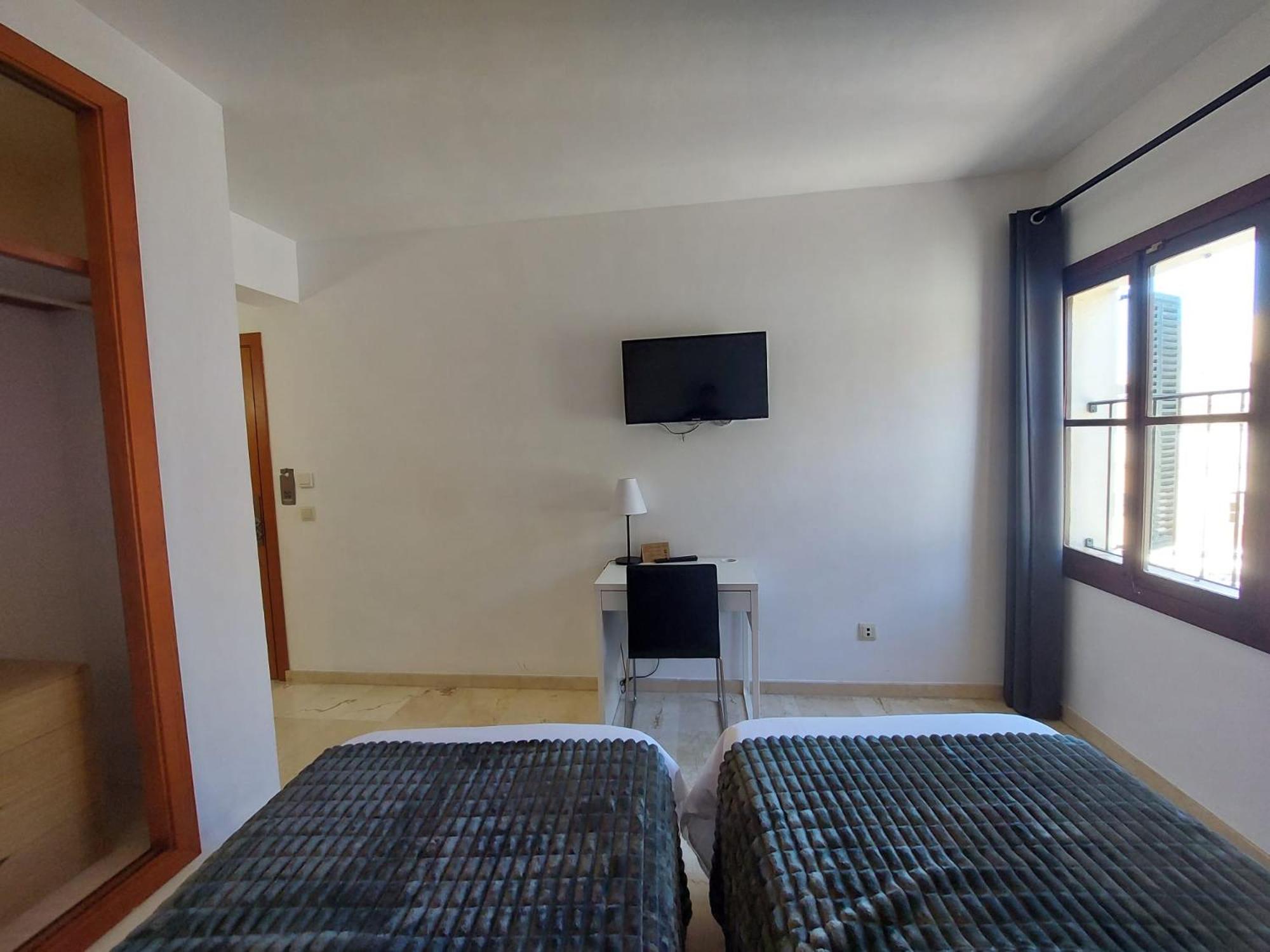 Double or Twin Room - Photo 83