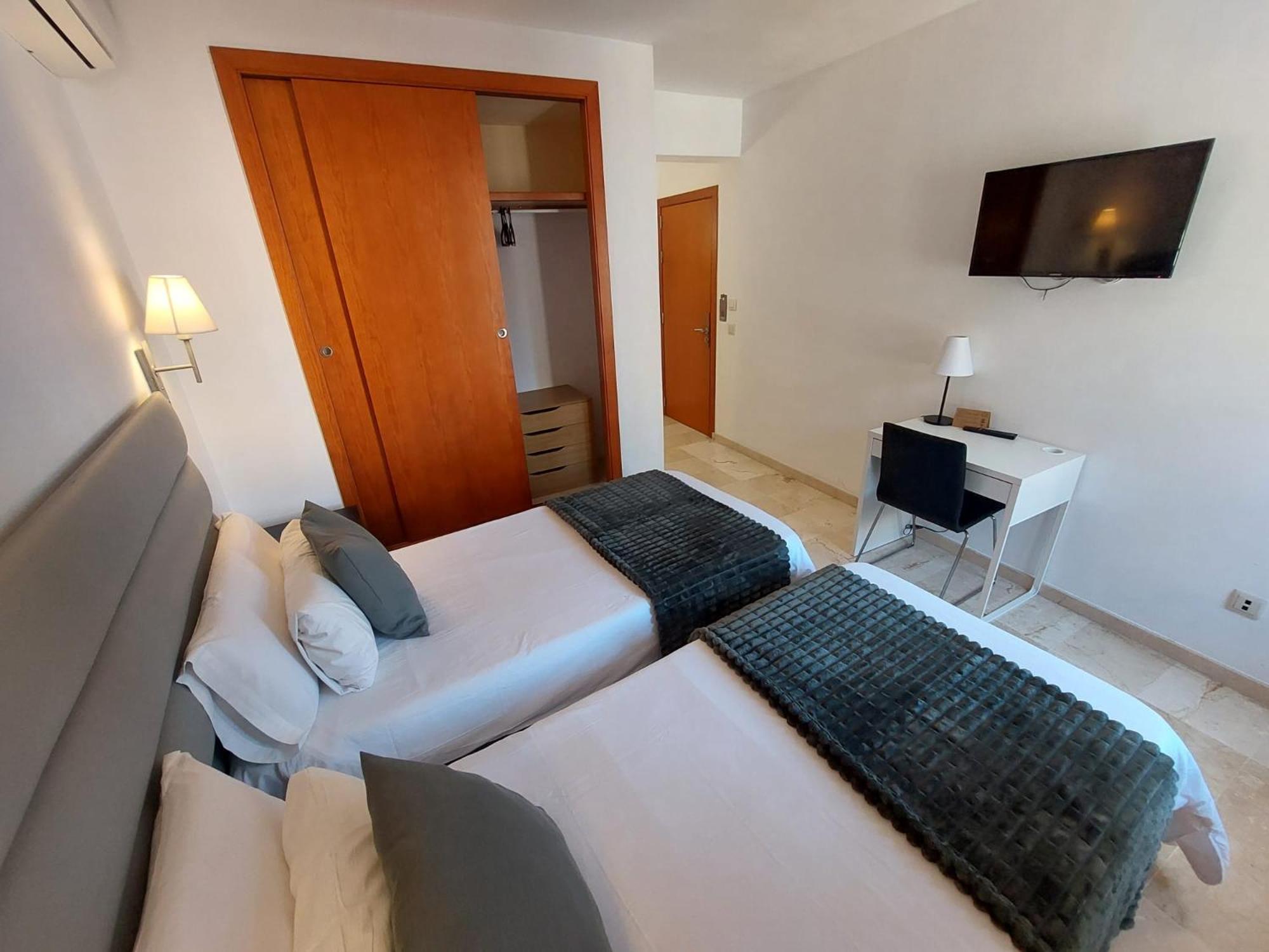 Double or Twin Room - Photo 13