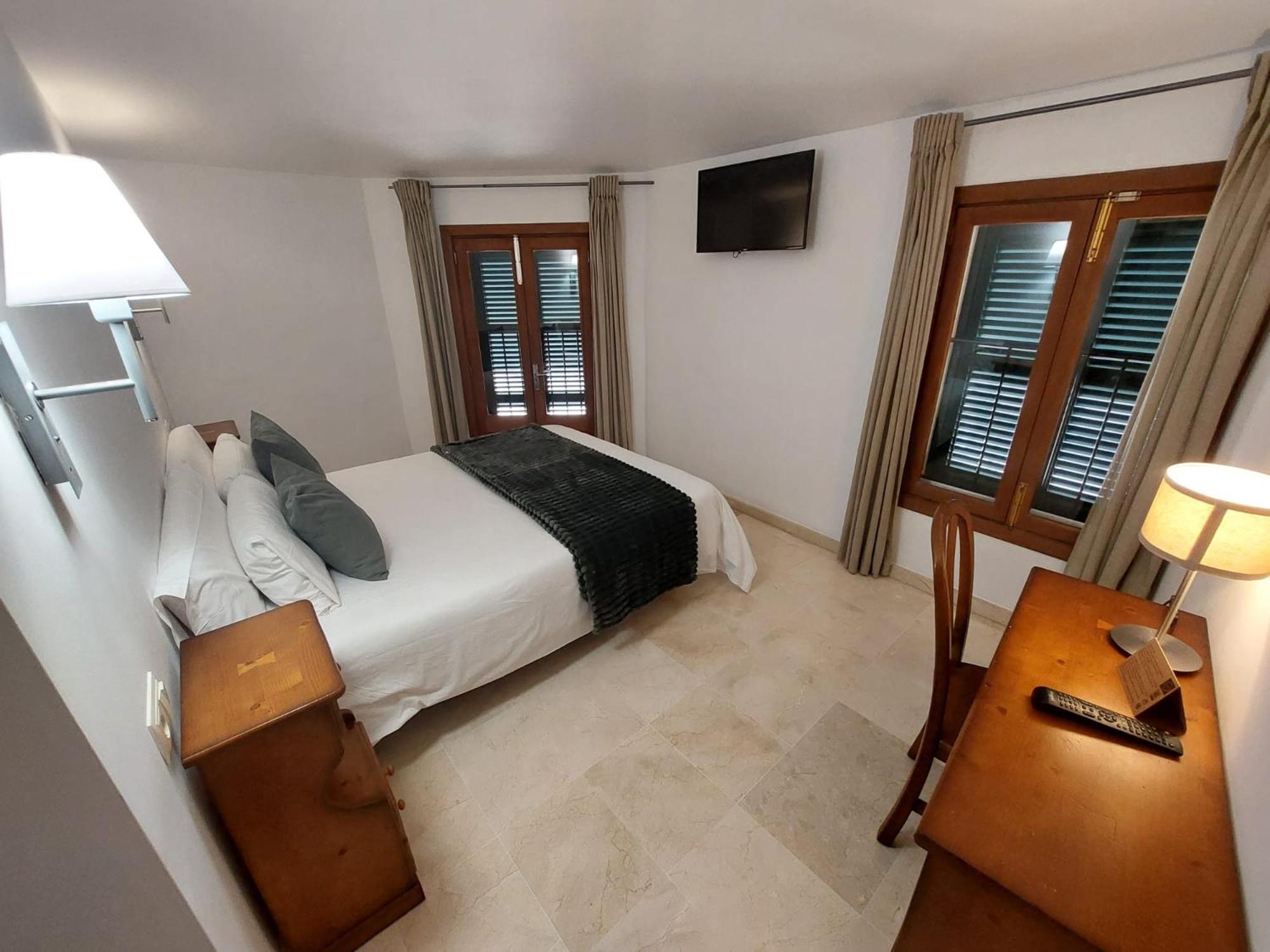 Double or Twin Room - Photo 1