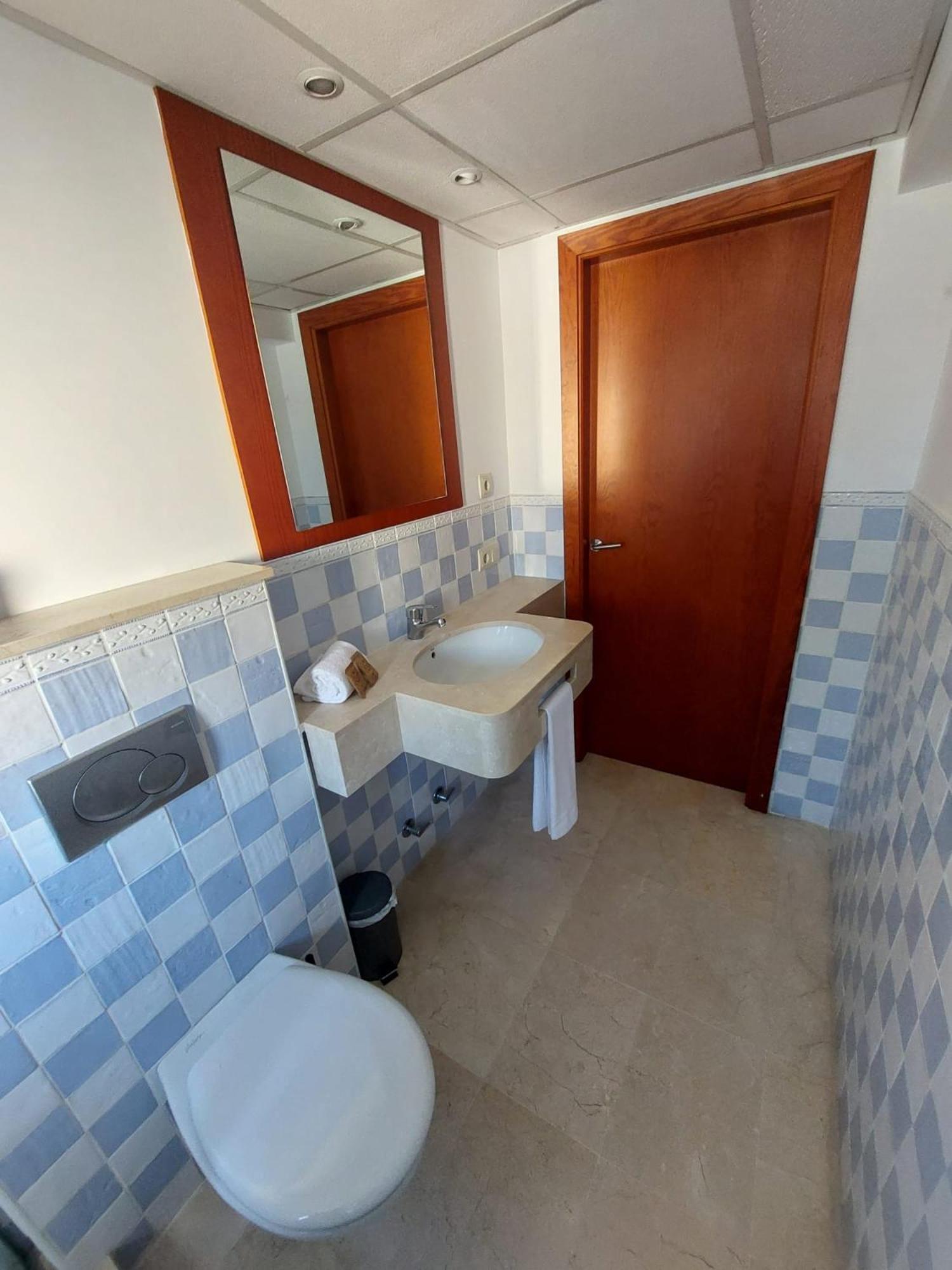 Double or Twin Room - Photo 12