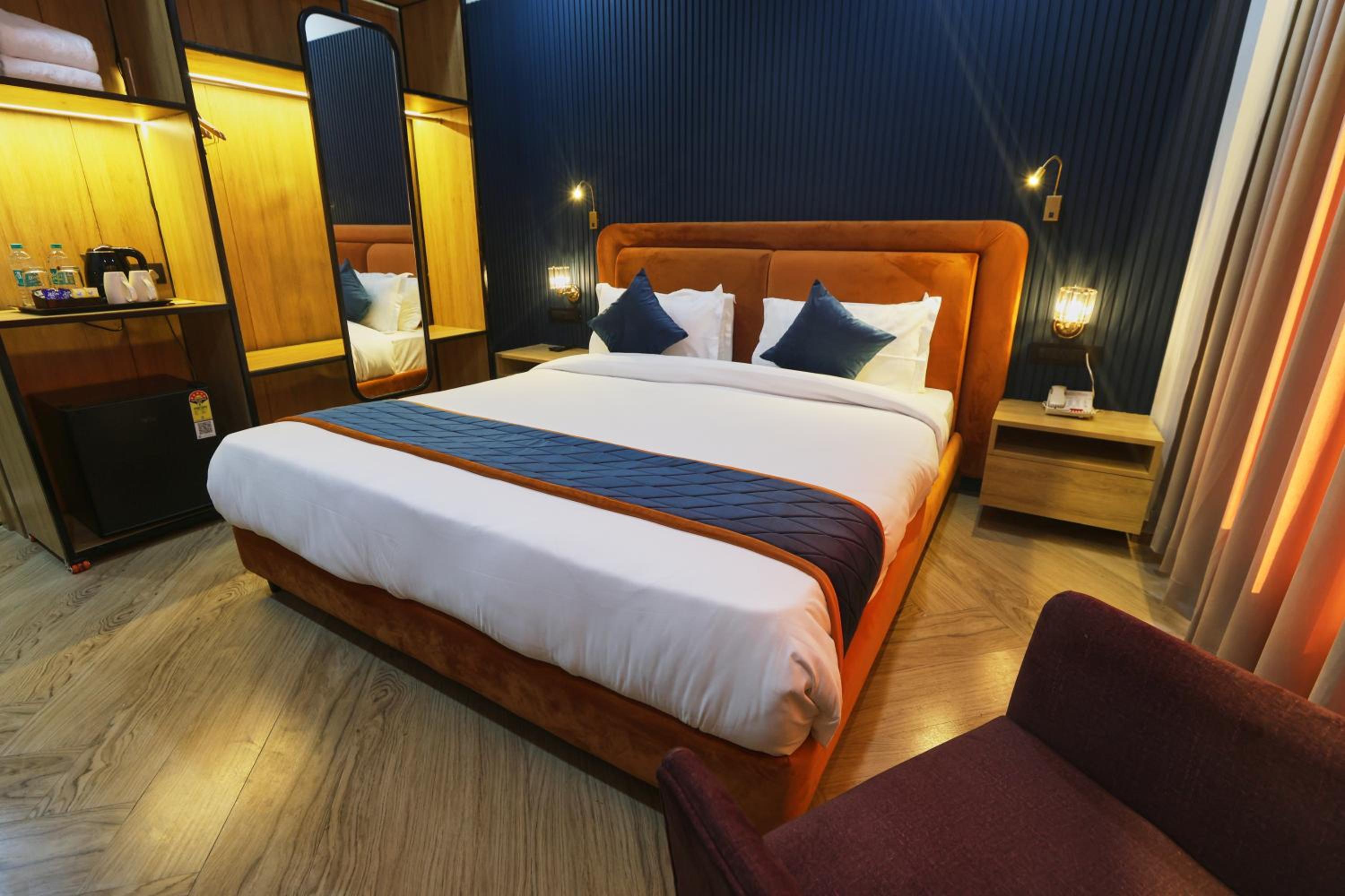 Deluxe Double Room (2 Adults + 1 Child) photo 3
