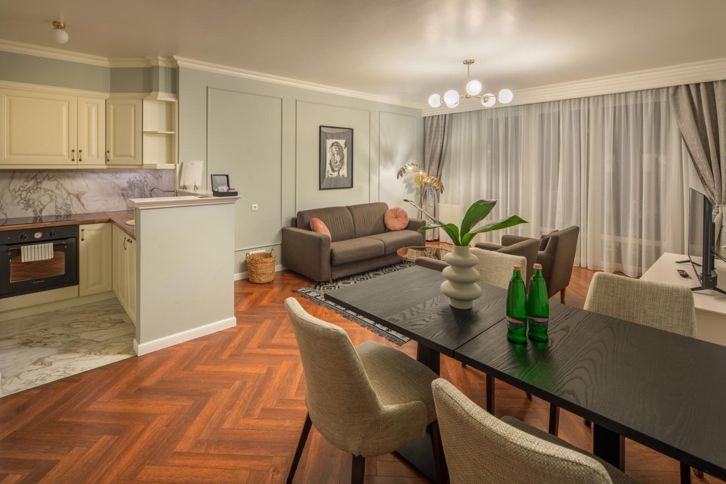 Two Bedroom Family Suite - Photo 13