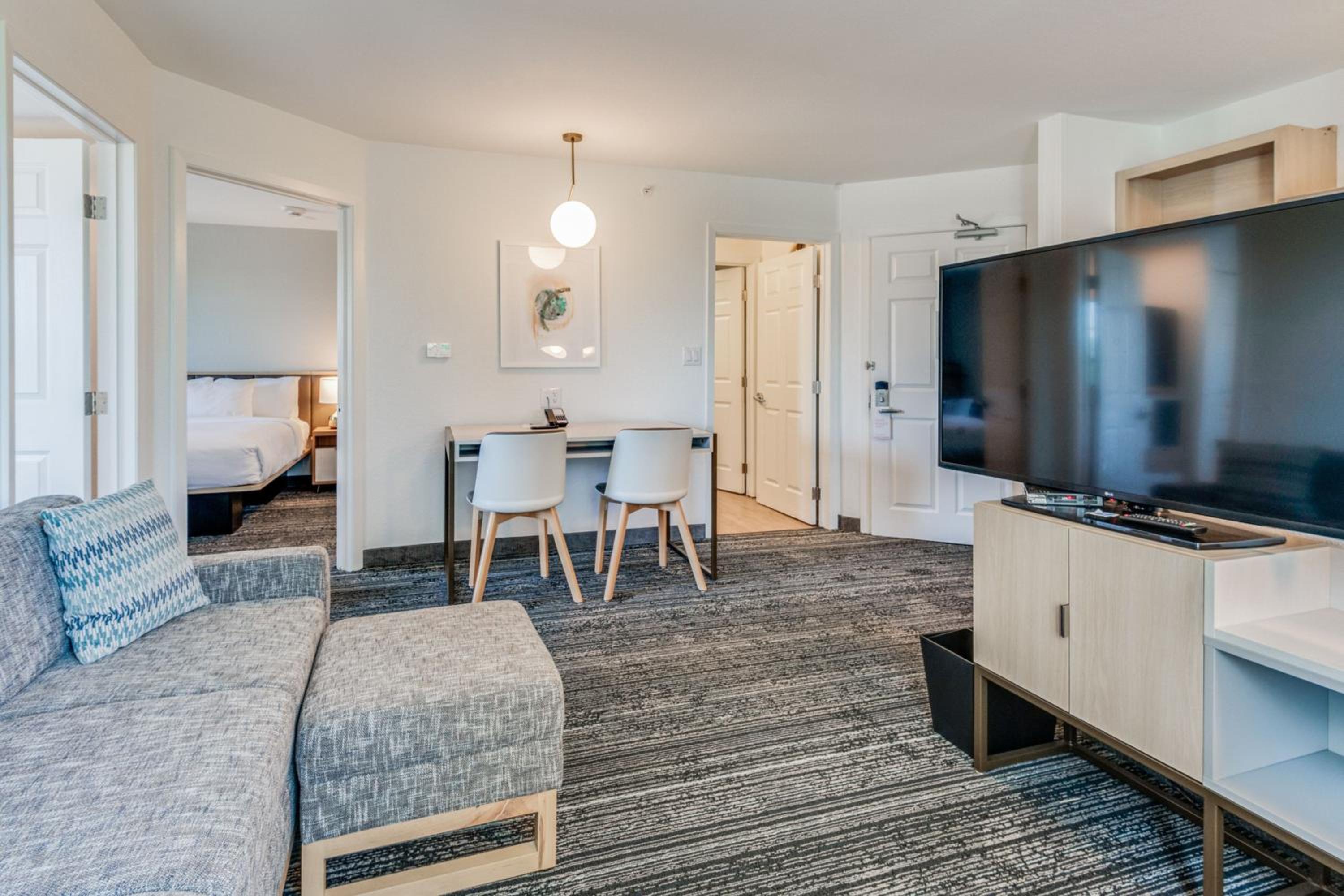Two-Bedroom Suite - Photo 8