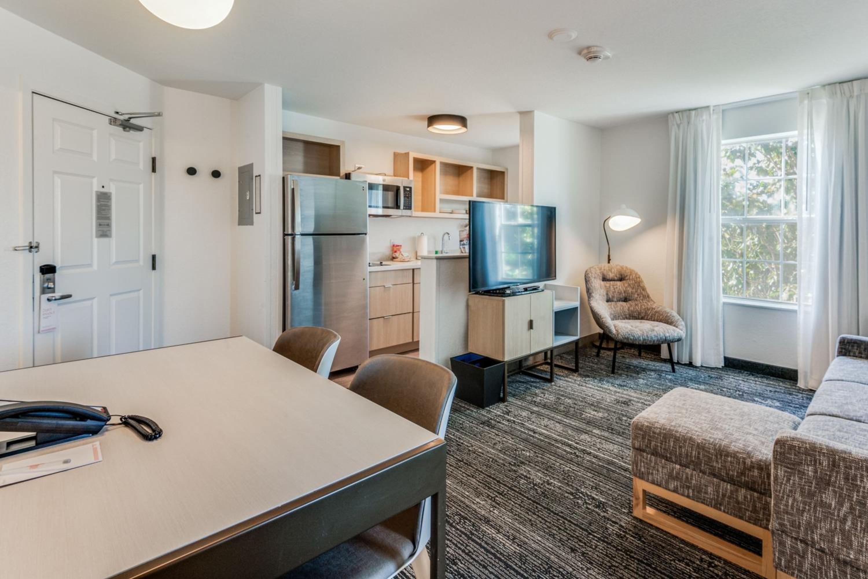 Two-Bedroom Suite - Photo 7