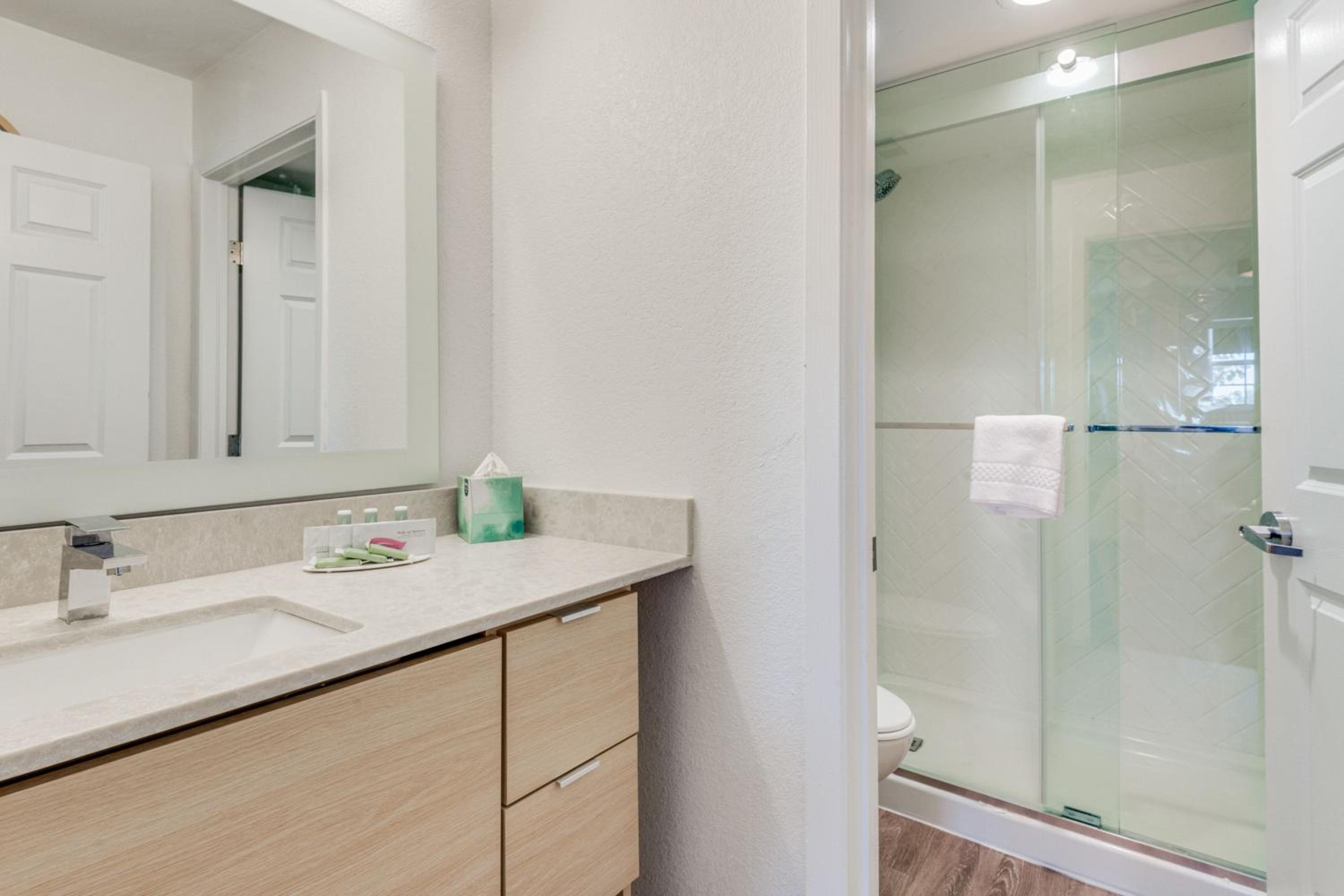 Two-Bedroom Suite - Photo 2