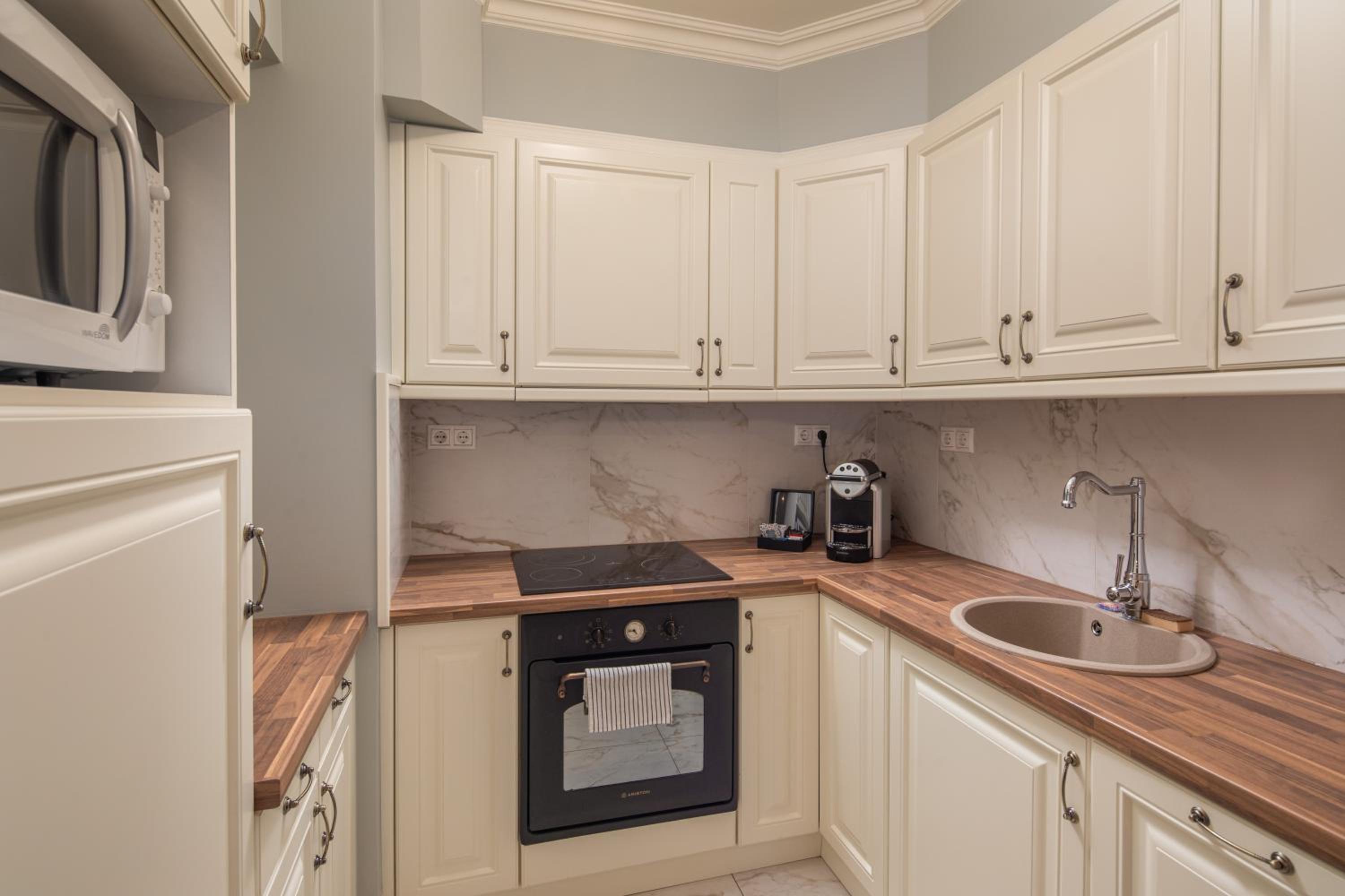Superior King Suite - Photo 5