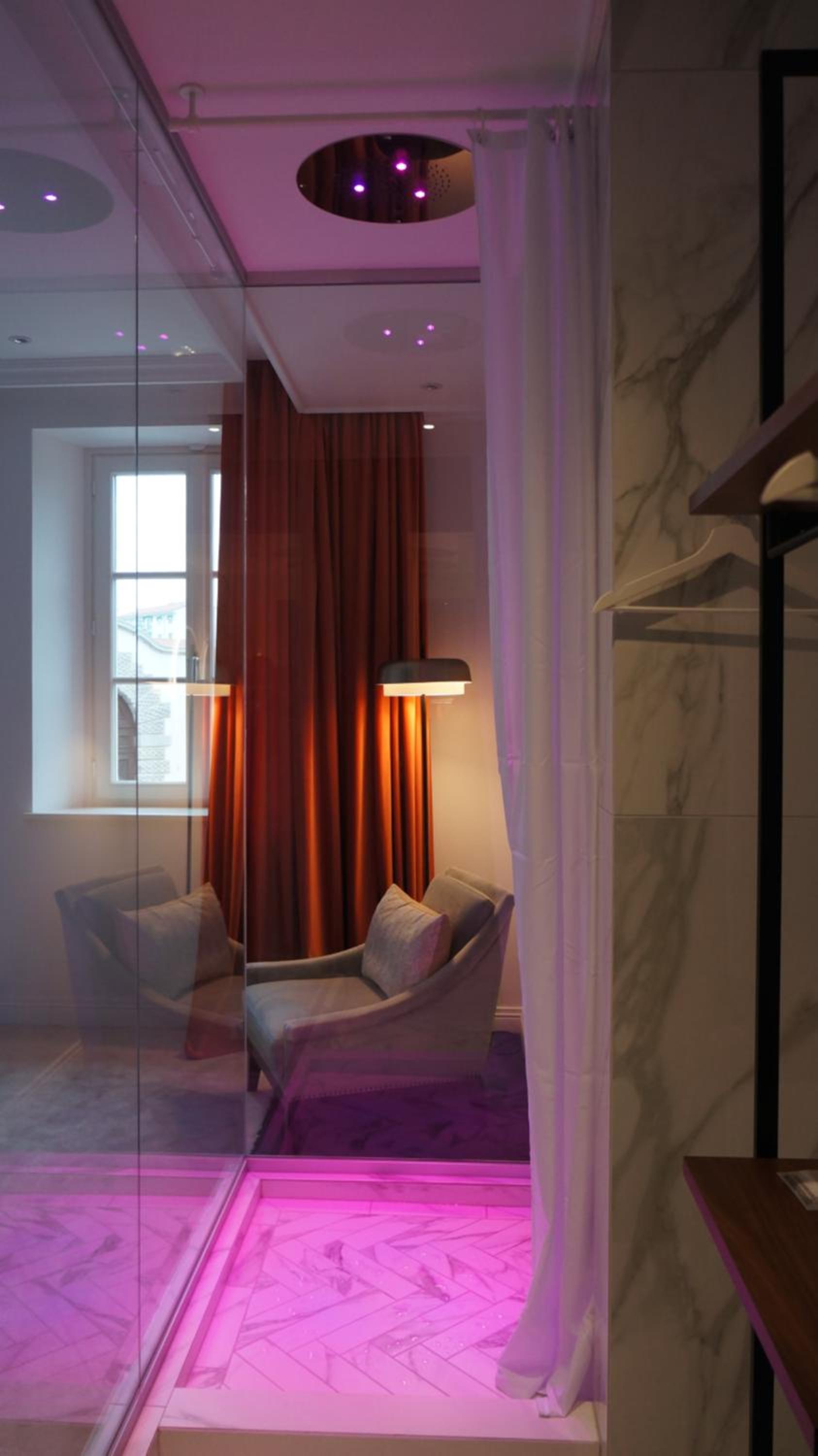 King Suite - Photo 3