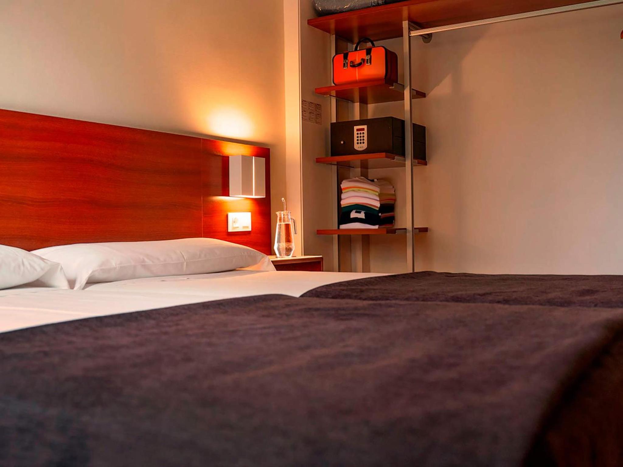 One-Bedroom Apartment (2 Adults) - Photo 2