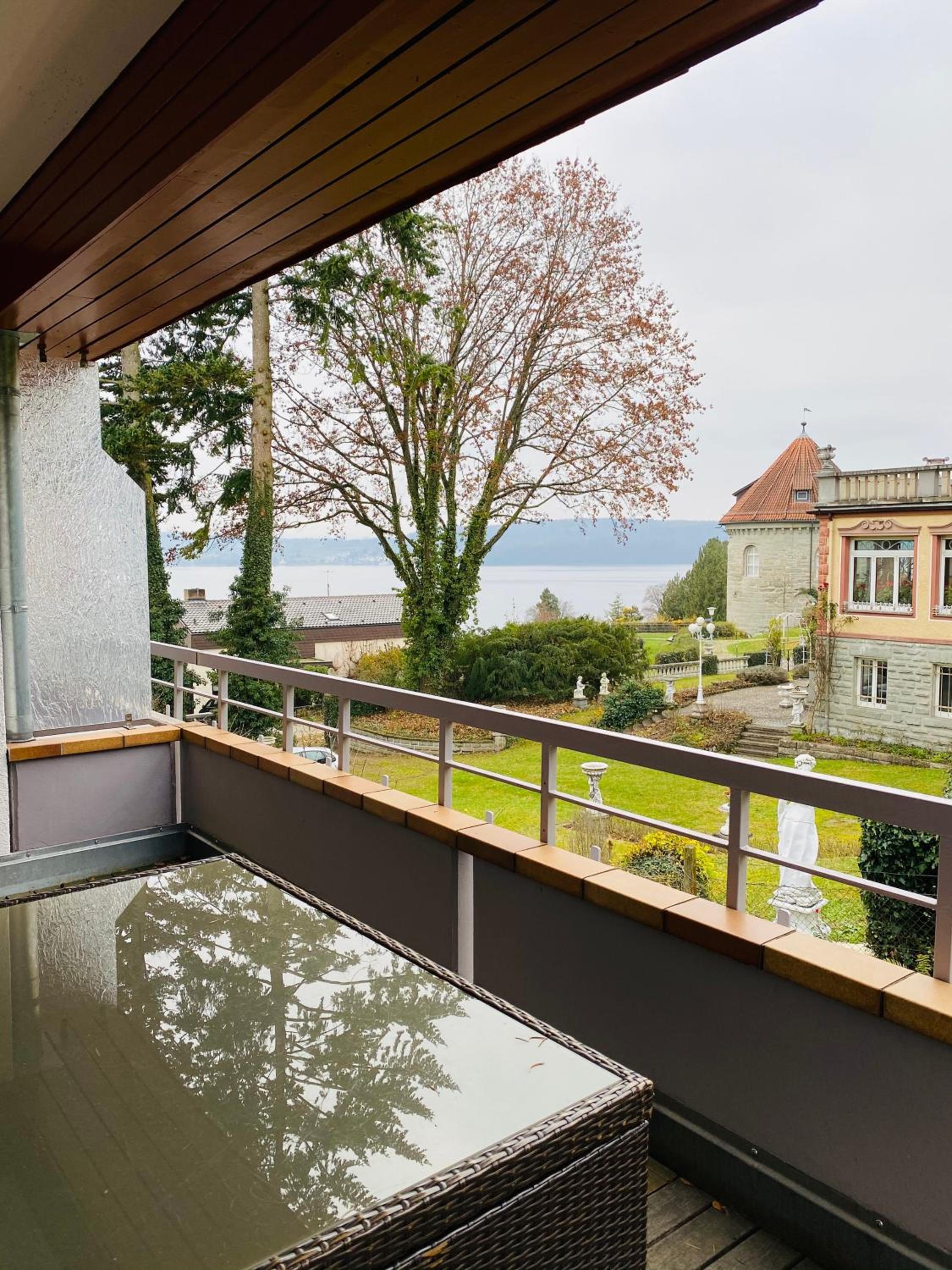 Apartment with Balcony photo 2