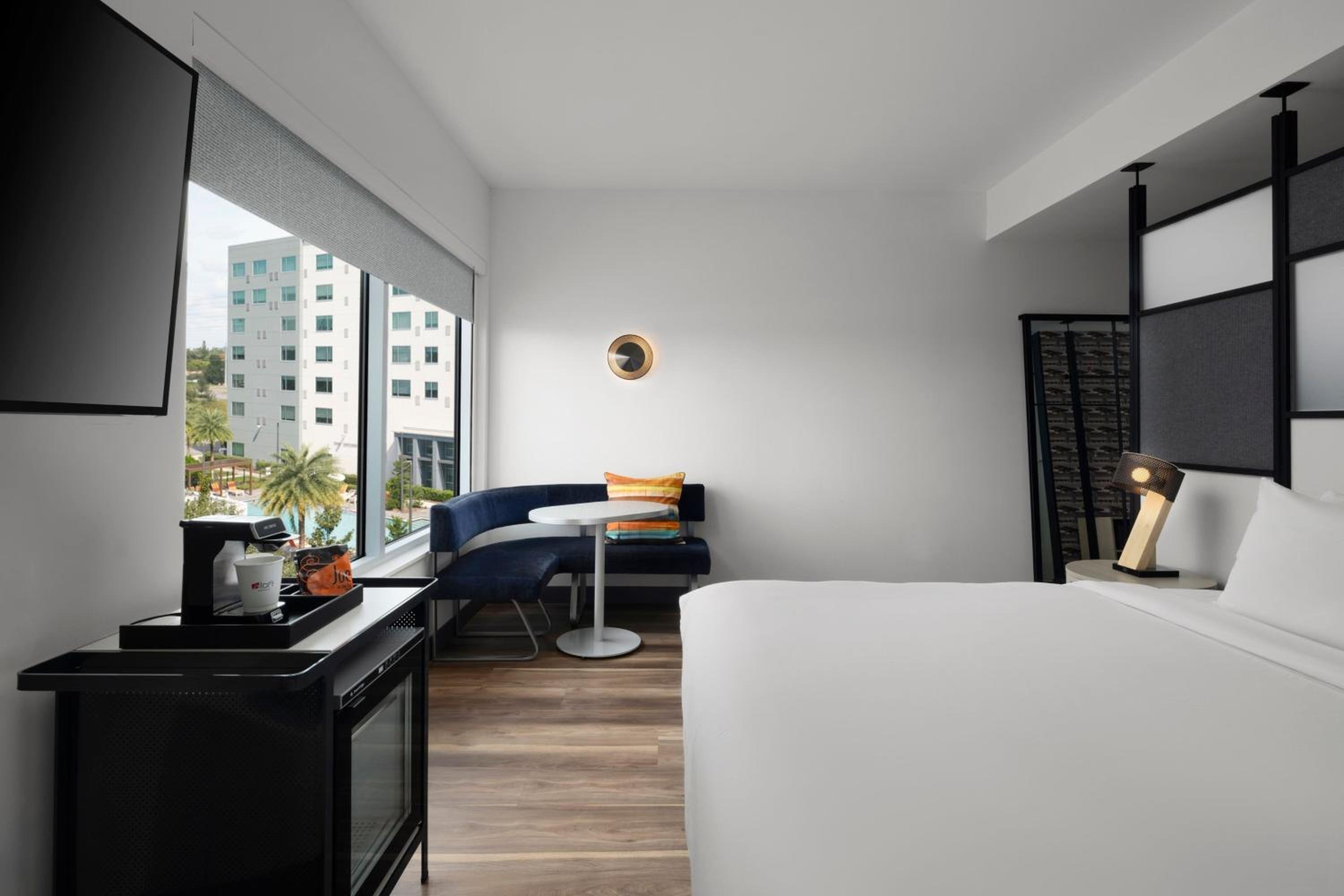Quarto Splash King com Vista para a Piscina - Acessível a Pessoas com Deficiência Auditiva