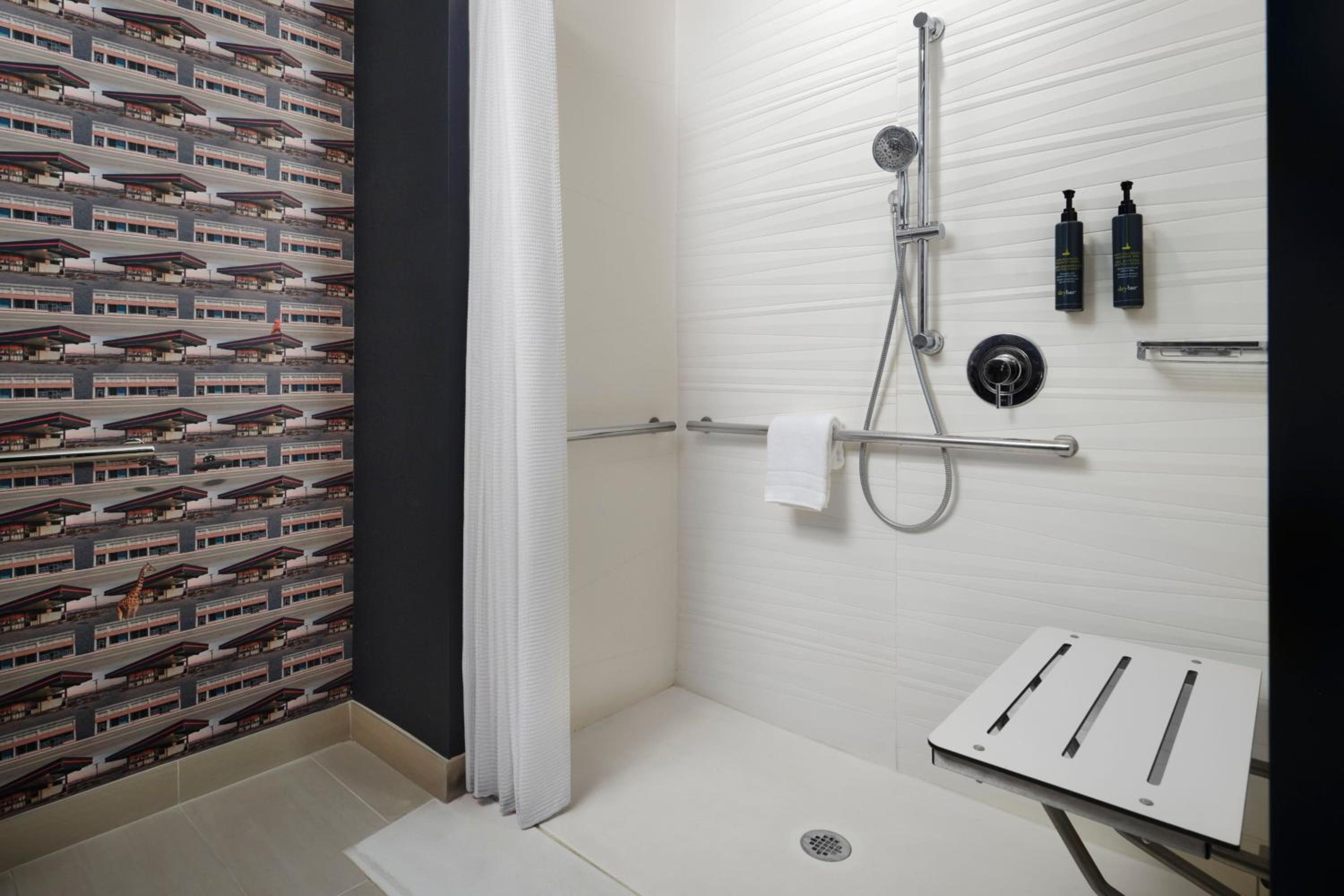 Savvy Queen Room with Two Queen Beds and Adapted Tub - Mobility and Hearing Accessible thumbnail 6