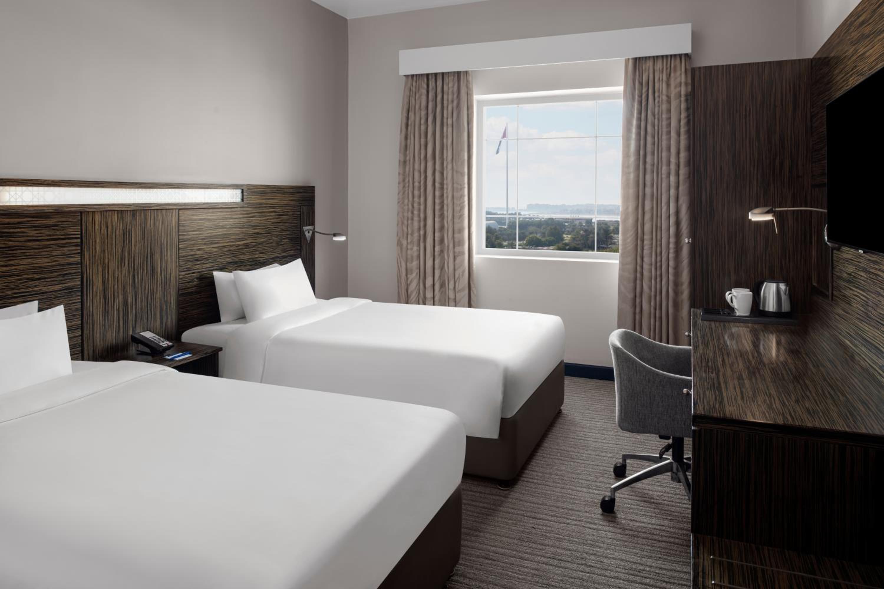 Twin Room - Non-Smoking photo 2