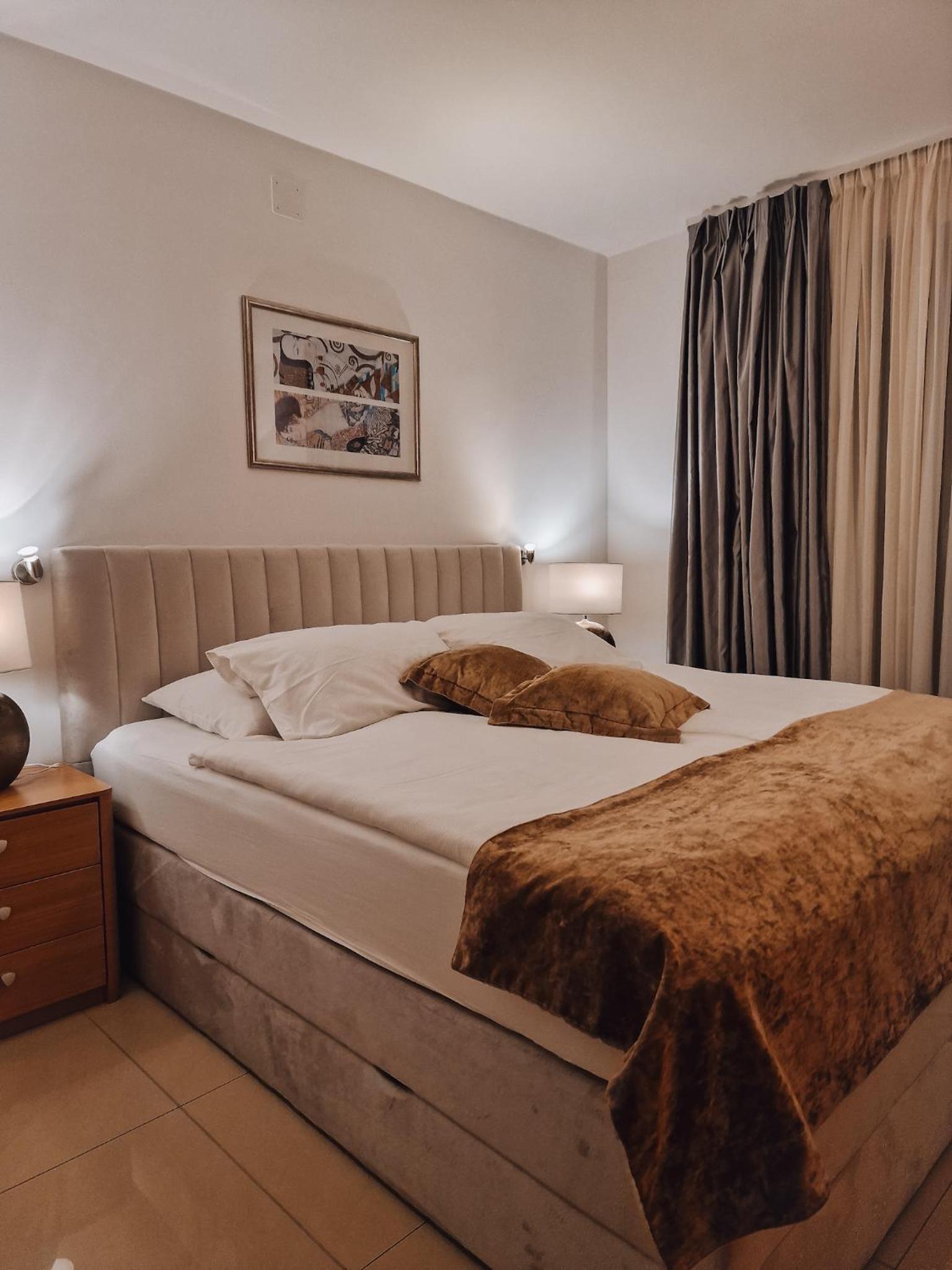 One-Bedroom Apartment with Balcony