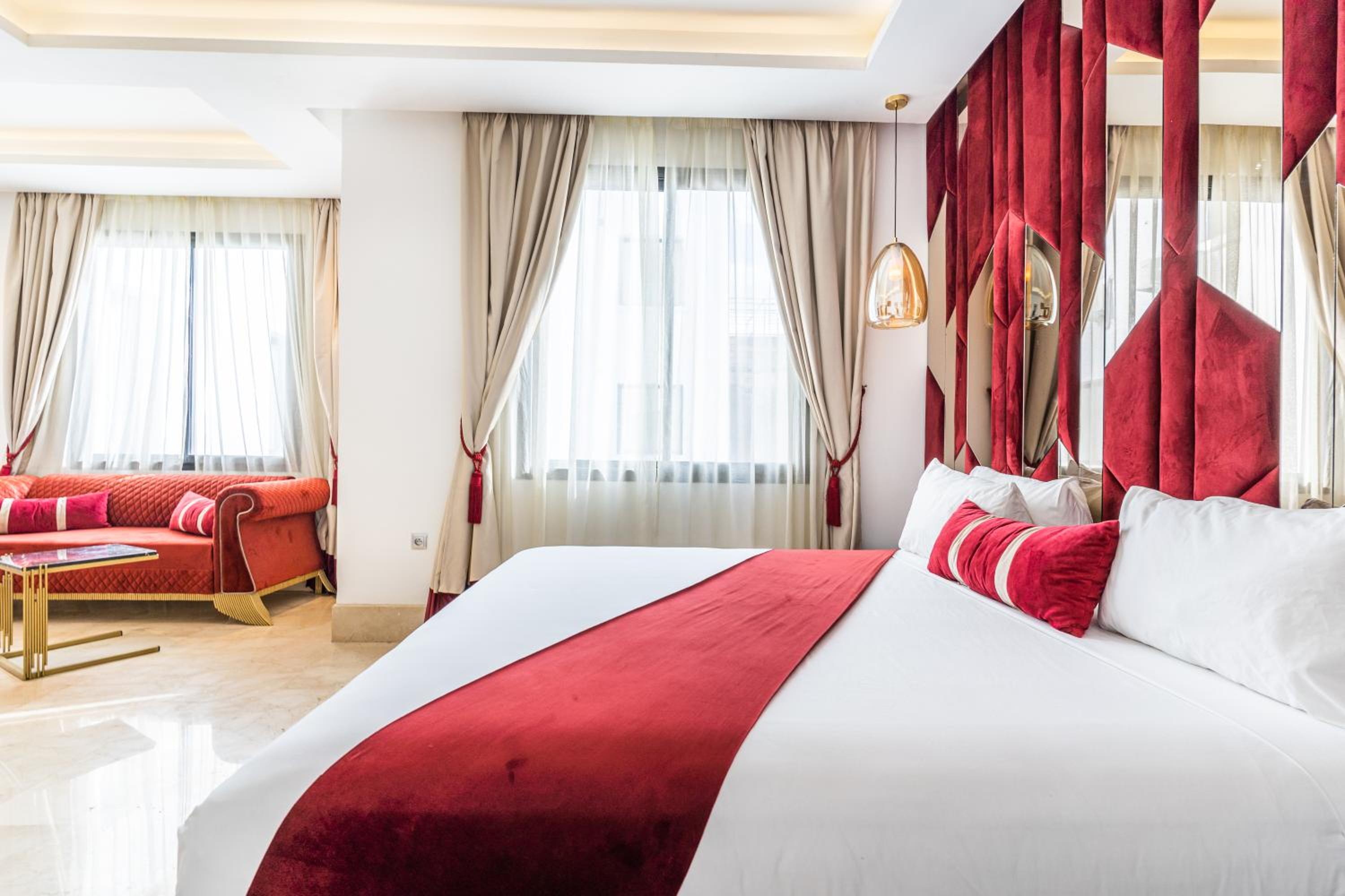 Deluxe Junior Suite - Photo 9