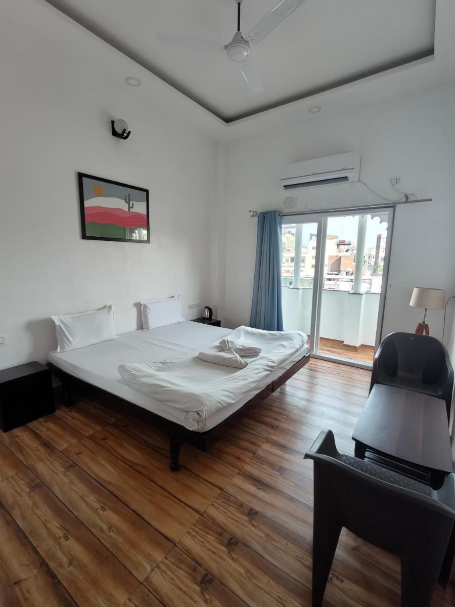 Deluxe Double Room with Balcony photo 2