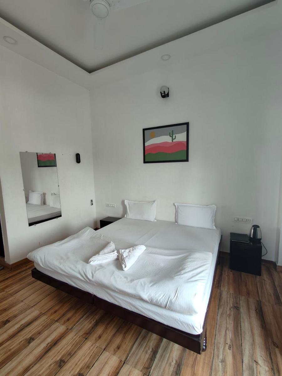 Deluxe Double Room with Balcony photo 3