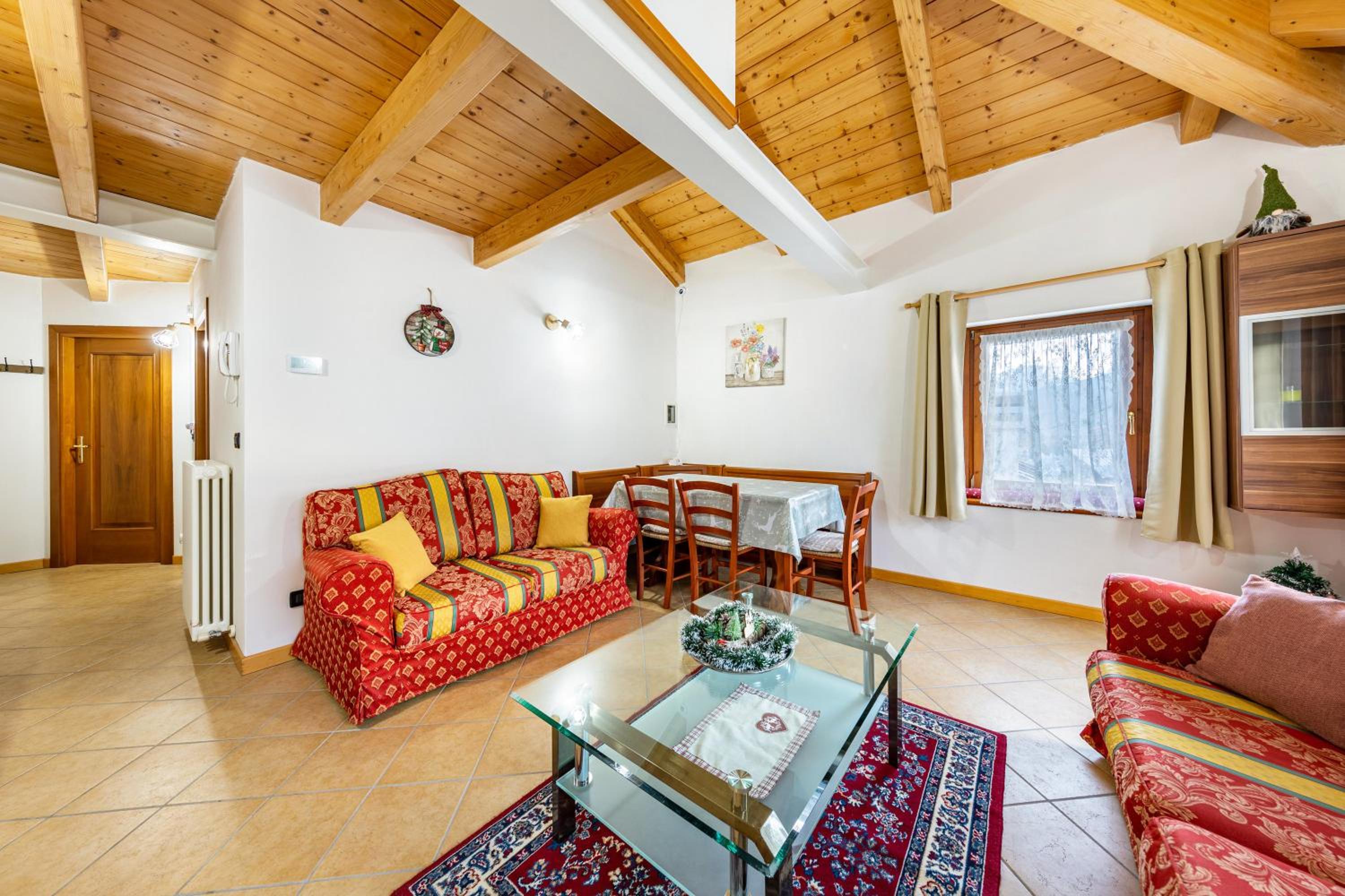 Three-Bedroom Premium Apartment with Balcony photo 2