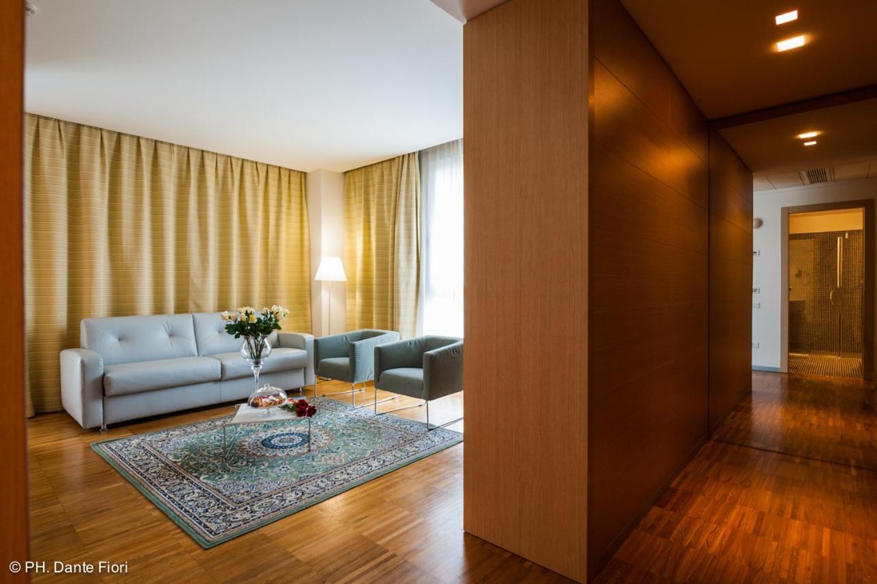 Suite - Photo 7