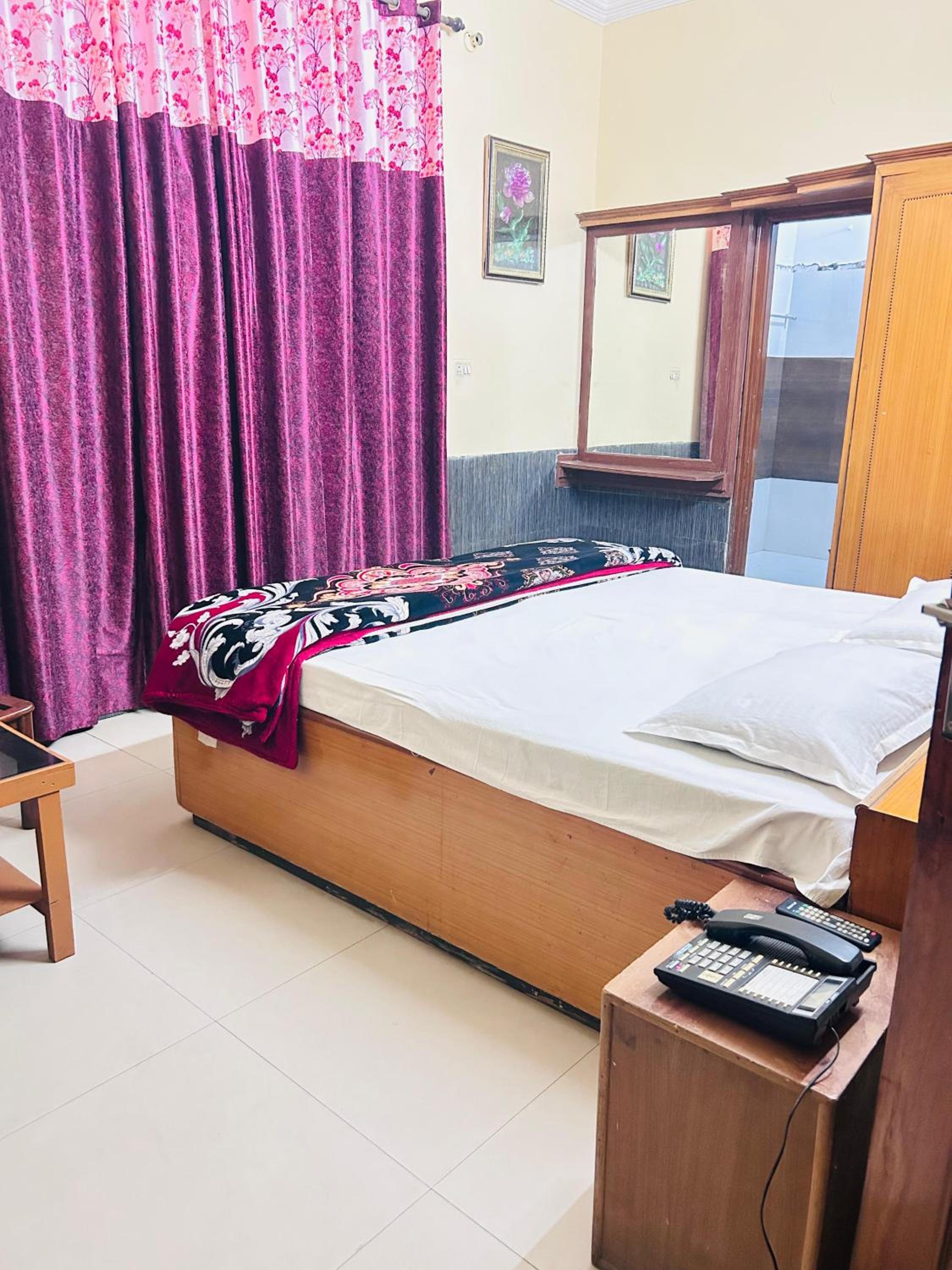 Deluxe Double Room - Photo 13
