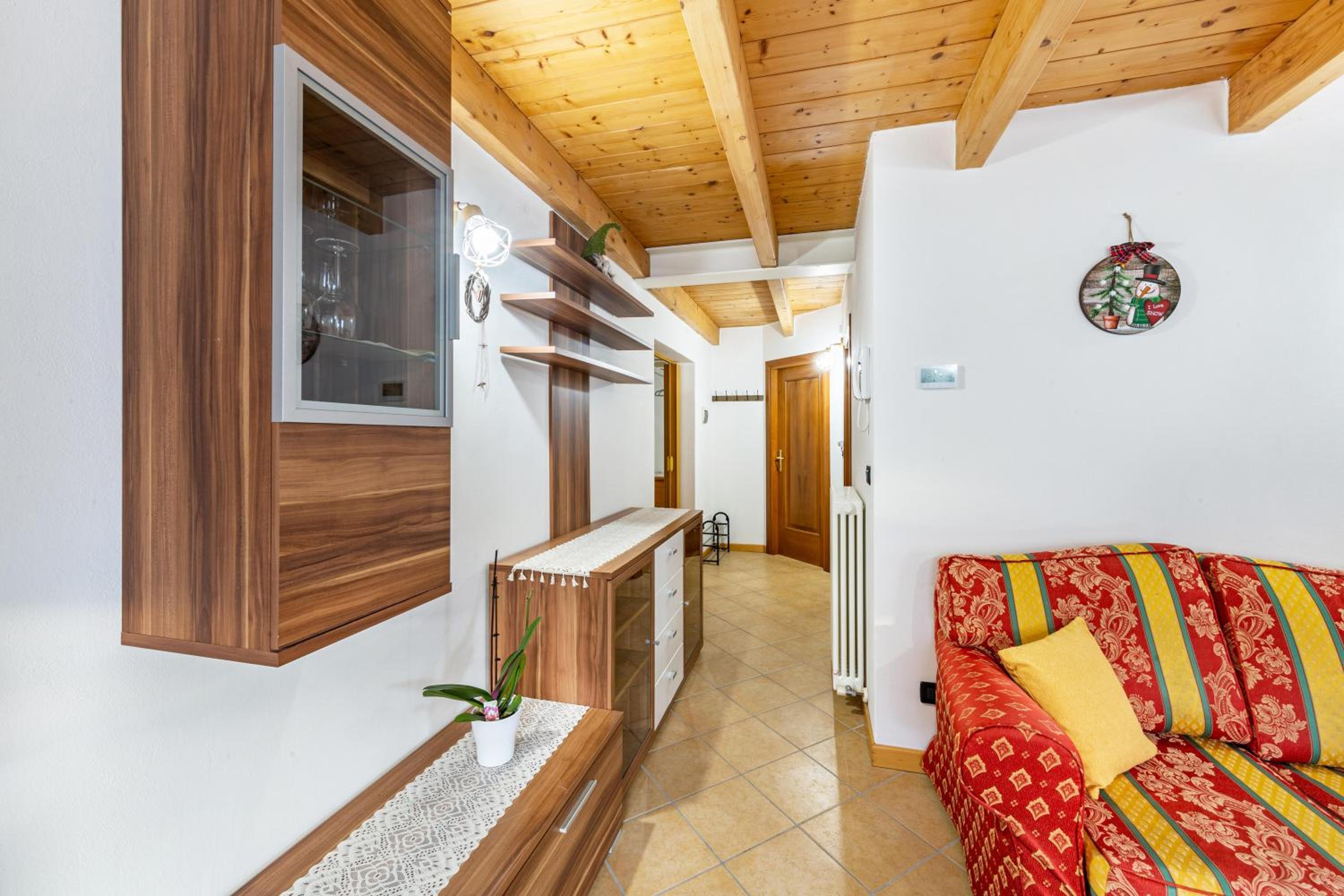 Three-Bedroom Premium Apartment with Balcony photo 3