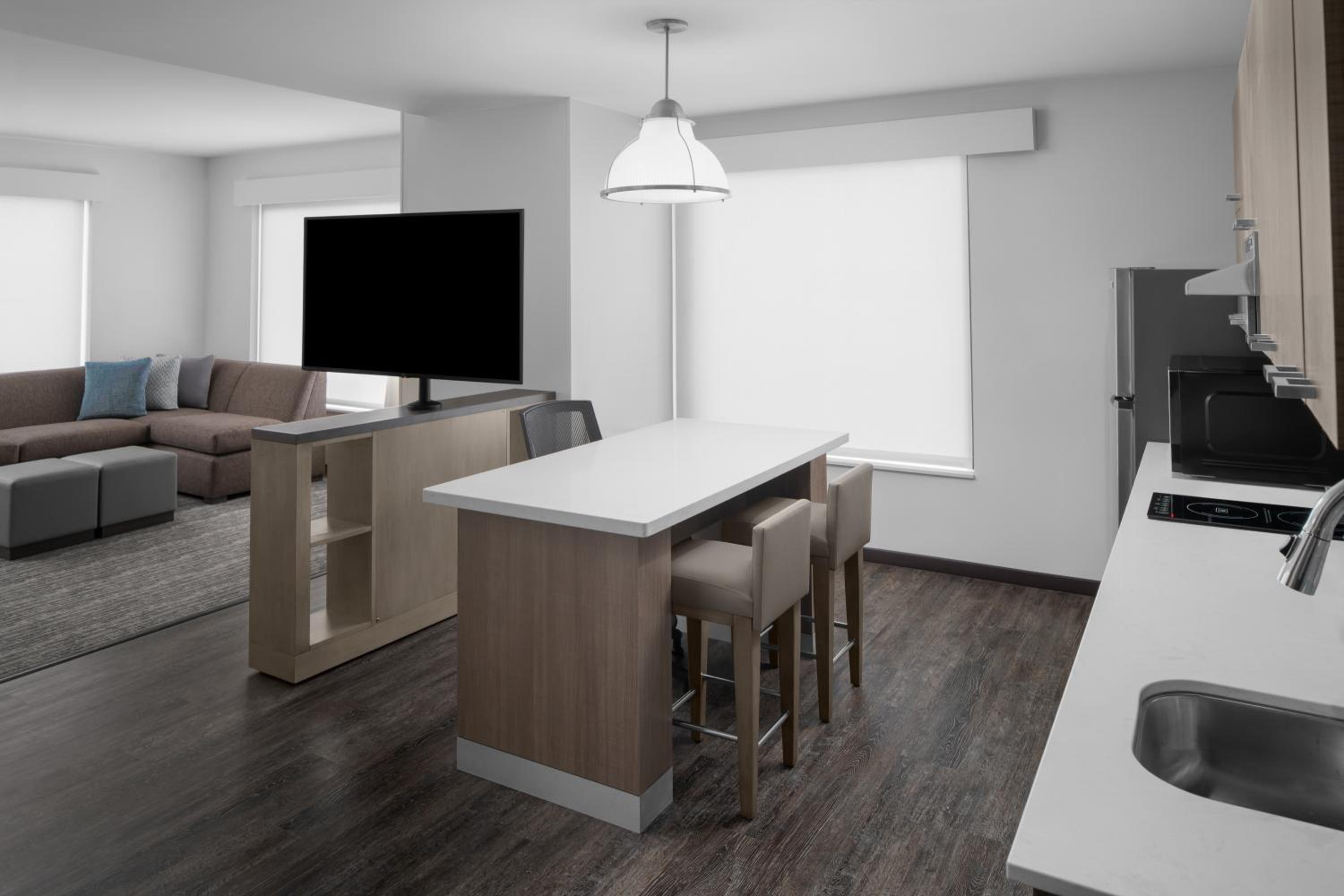 One-Bedroom King Suite with Sofa Bed and Kitchen - Photo 4