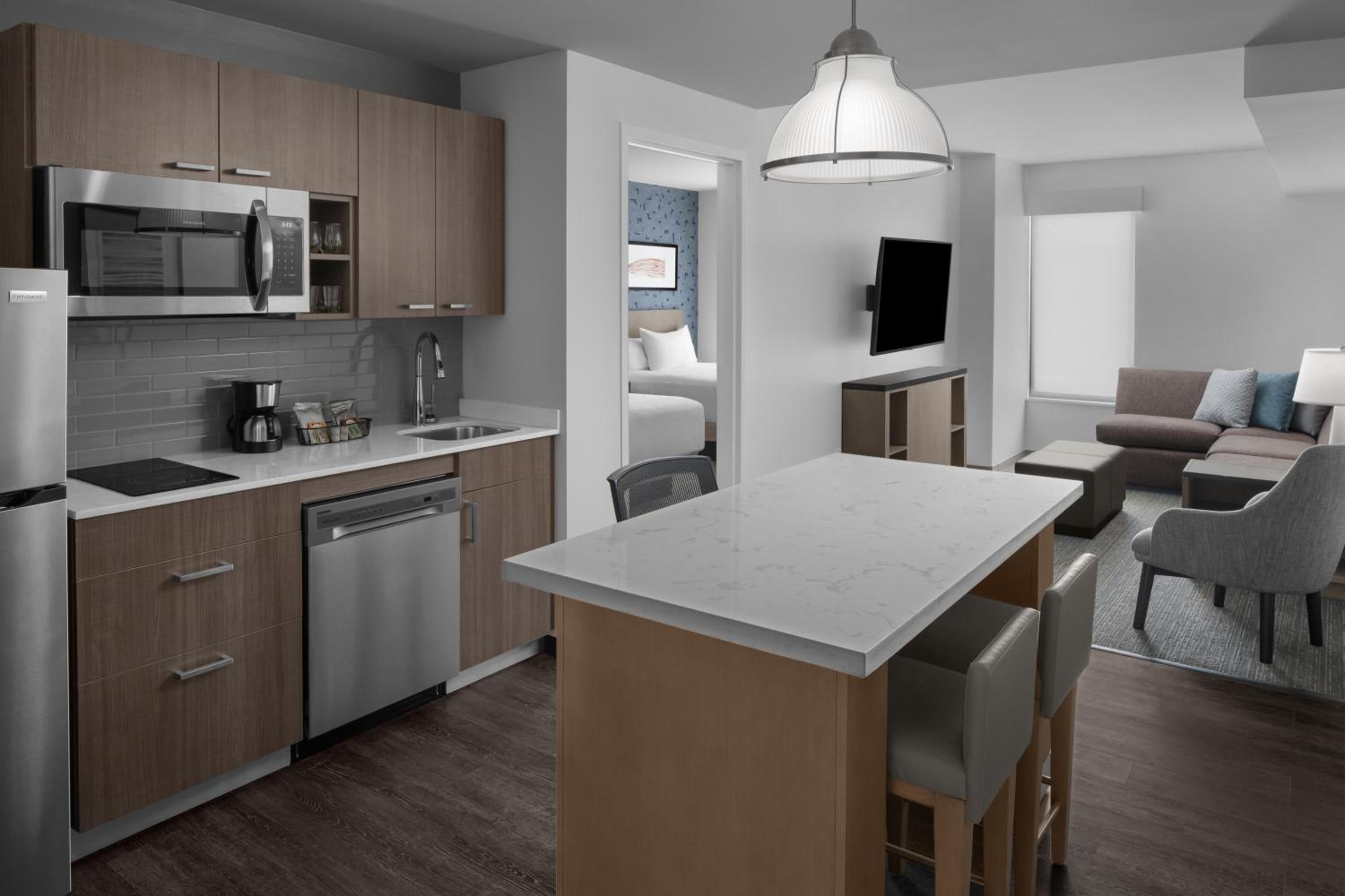 One Bedroom Kitchen Suite with Two Queen Beds and Sofa Bed - Photo 6