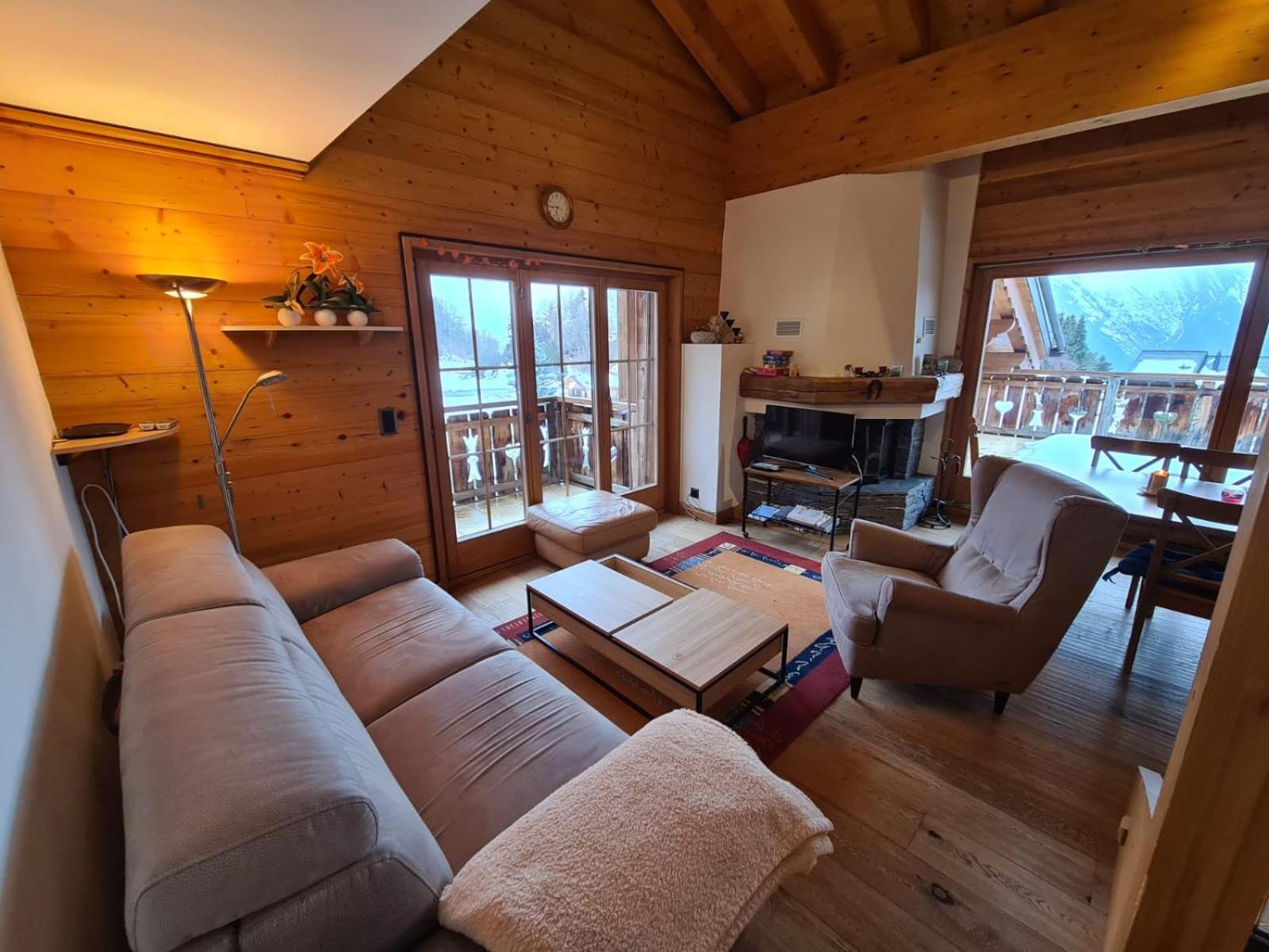 Apartment with Mountain View photo 1
