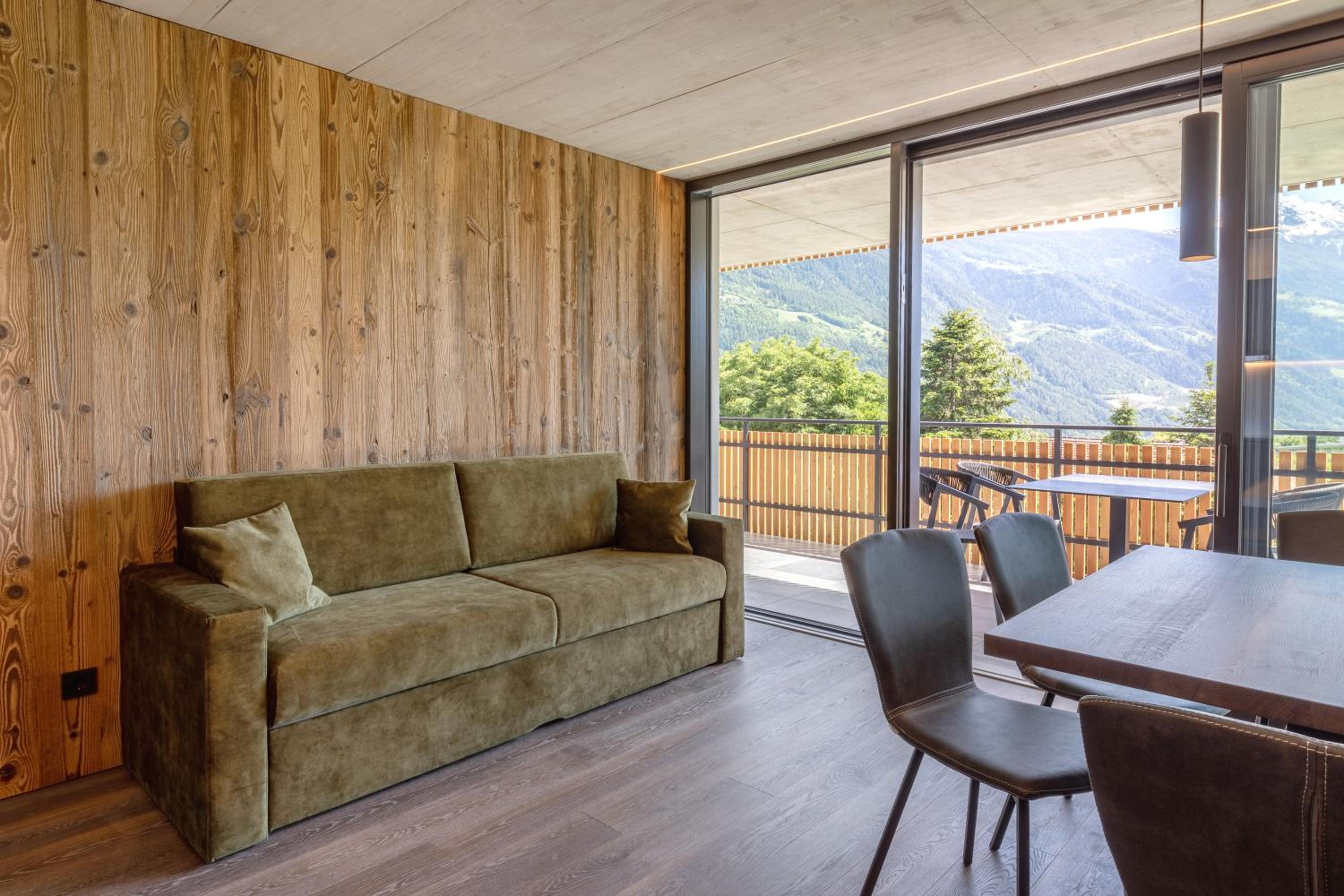 Two-Bedroom Deluxe Apartment with Garden View photo 1