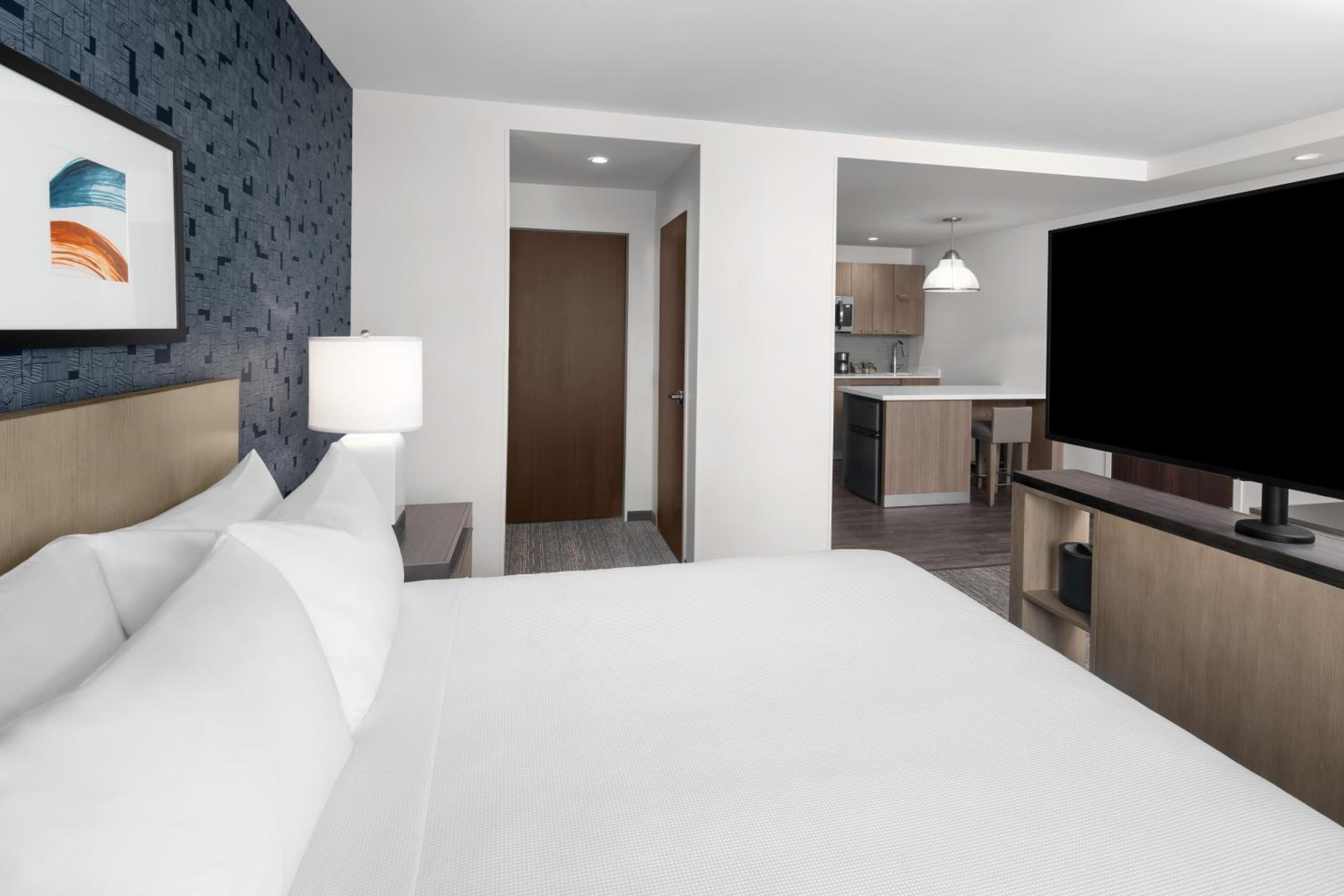 King Studio Suite with Kitchen - Photo 2