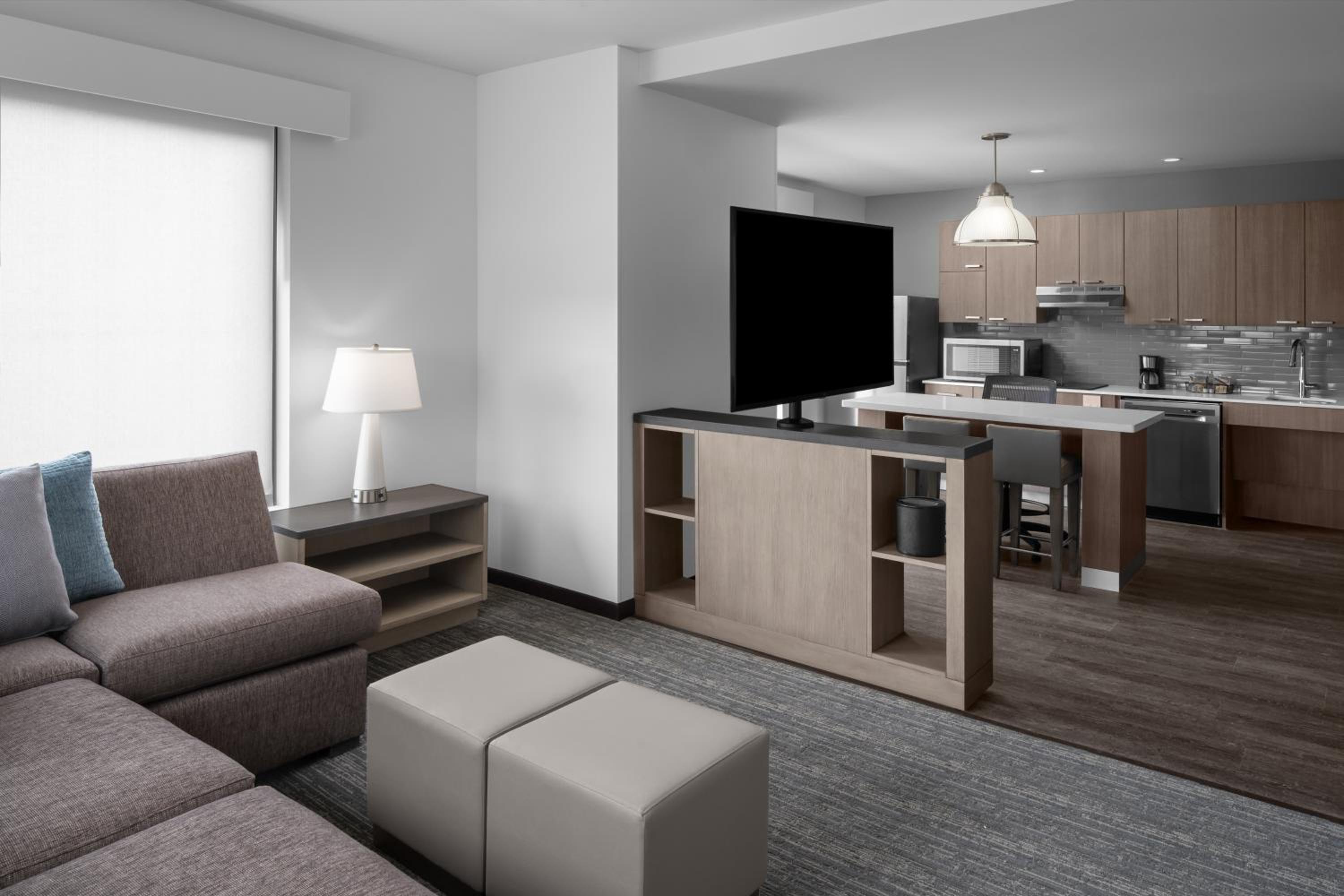 One Bedroom Kitchen Suite with Two Queen Beds and Sofa Bed - Photo 5