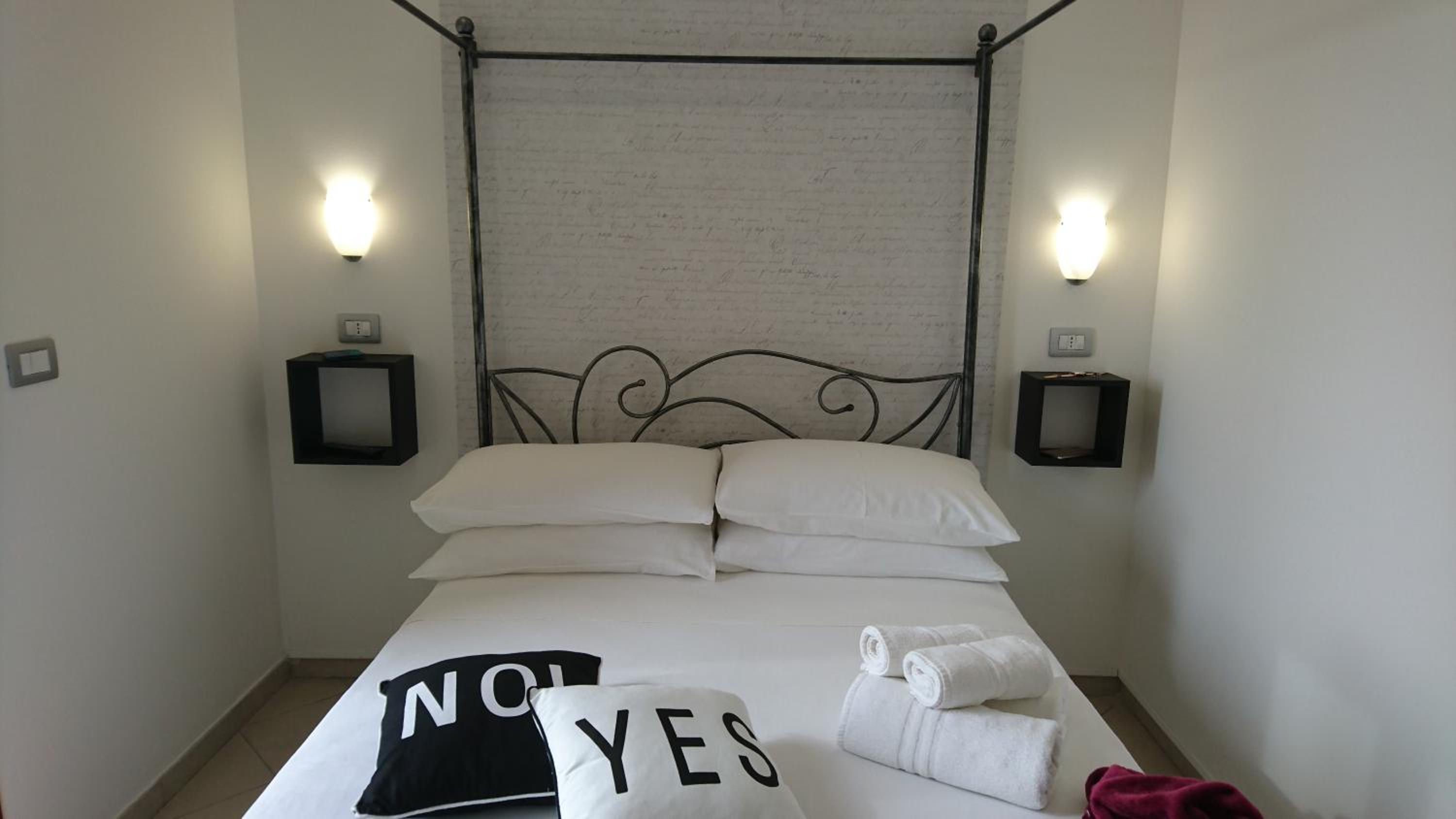 Double Room with Balcony and Sea View - Photo 3