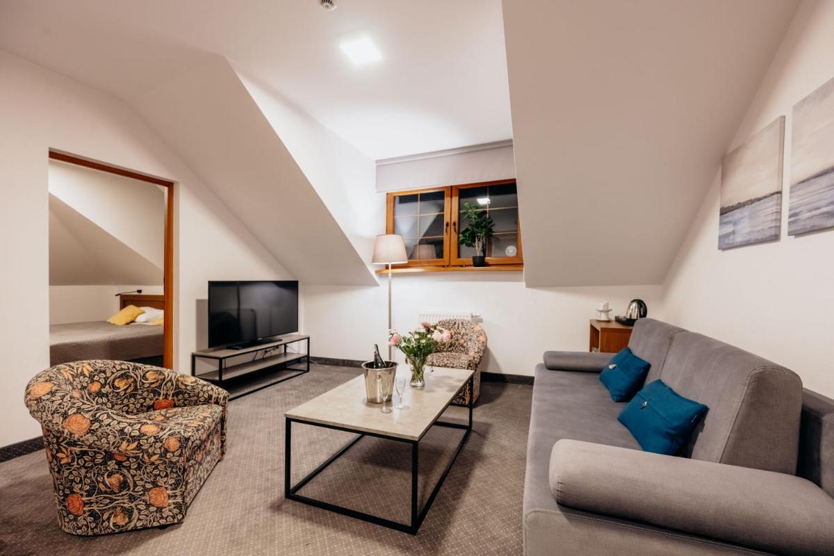 One-Bedroom Apartment - Photo 3