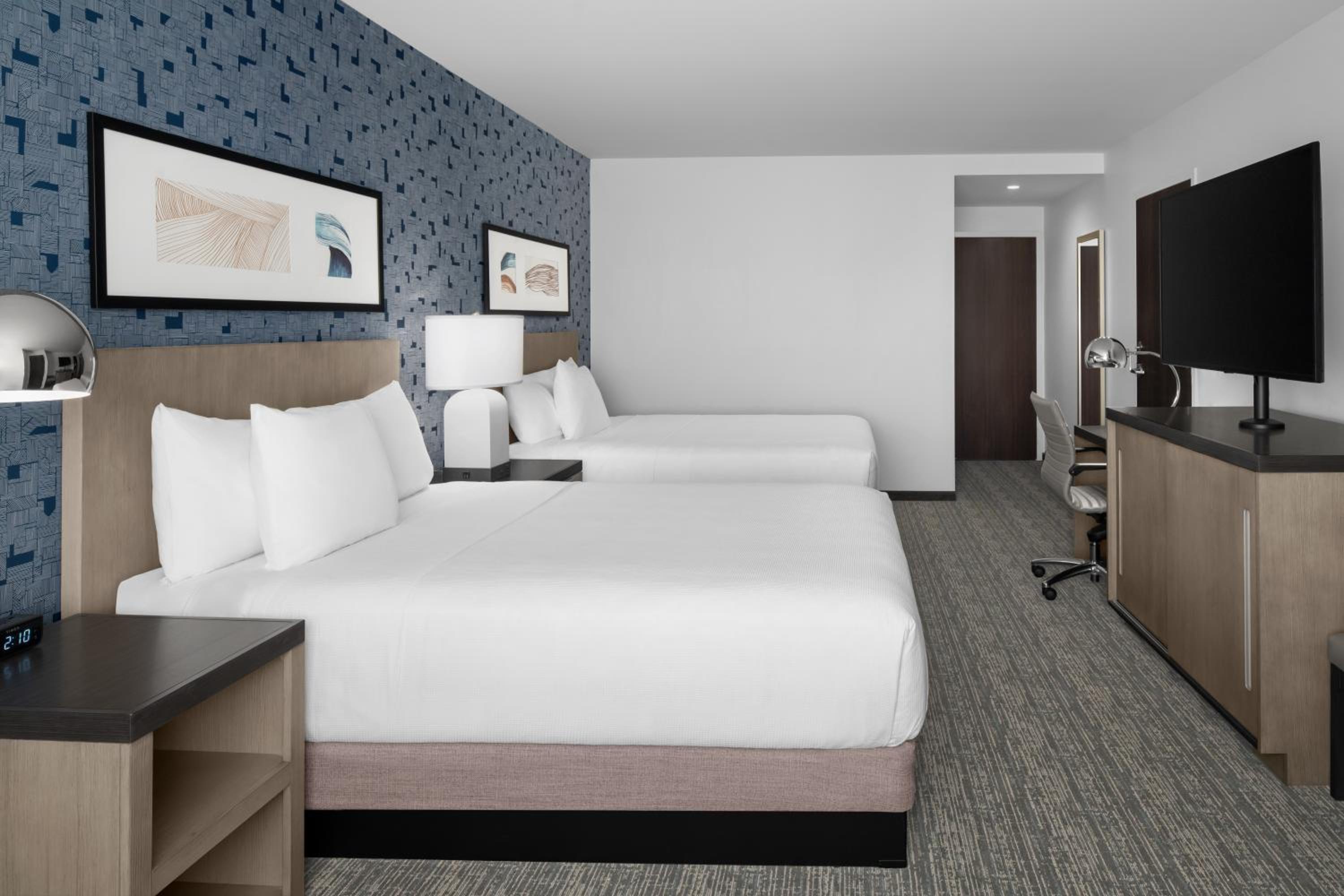 Den Guestroom with Two Queen Beds - Photo 1