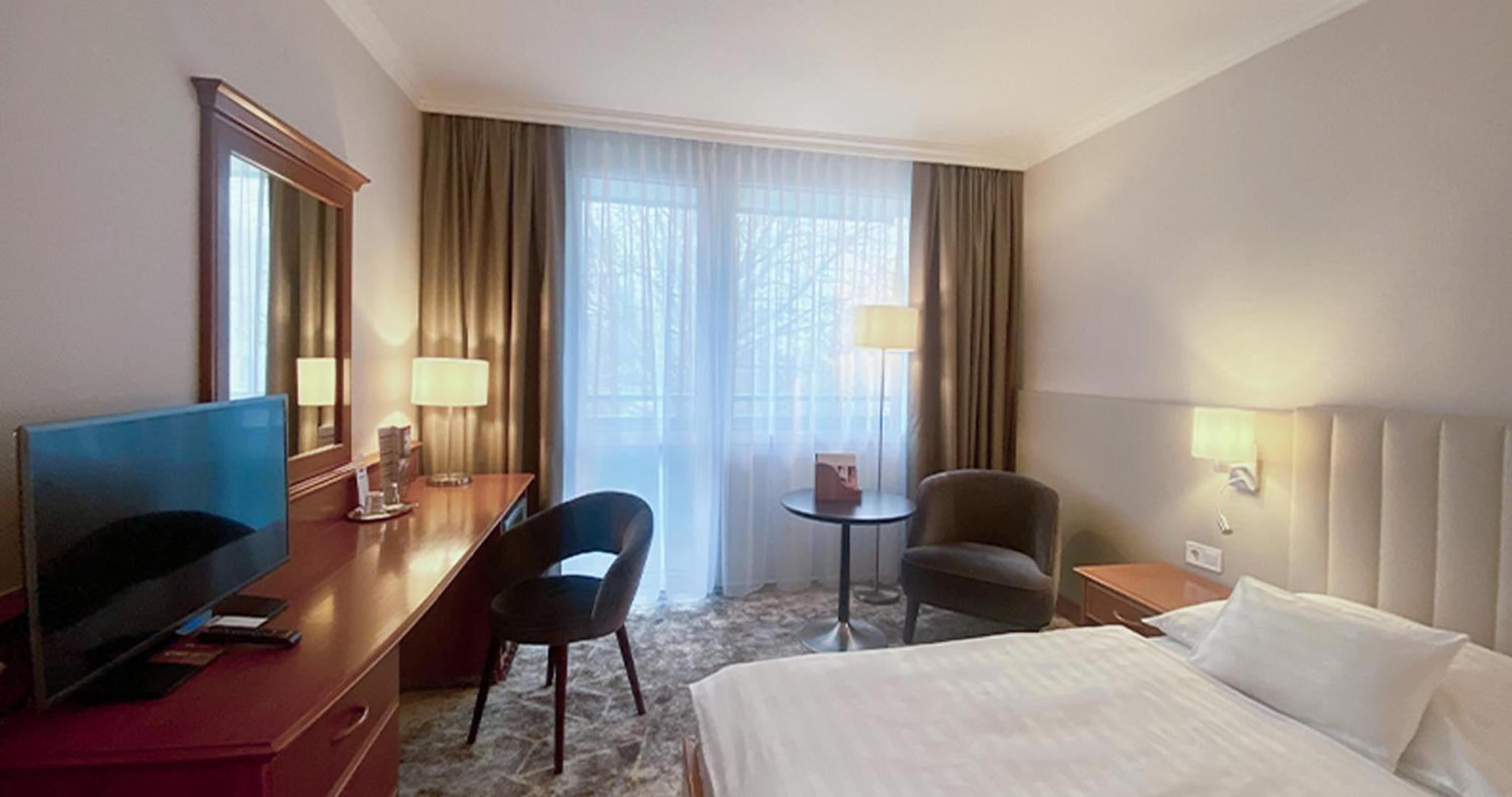Comfort Twin Room with Balcony - Photo 7