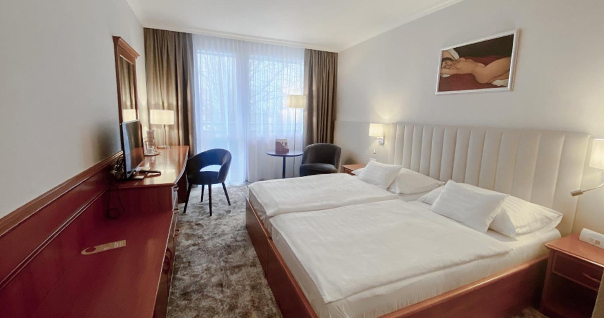 Comfort Twin Room with Balcony thumbnail 5