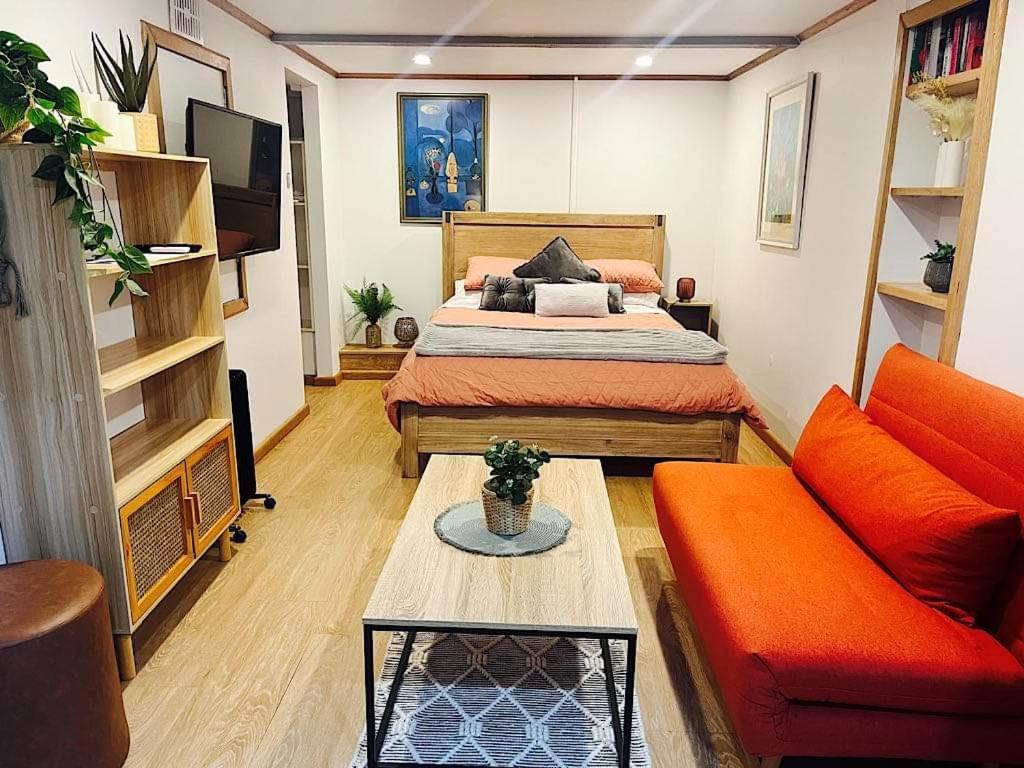 One-Bedroom Apartment photo 1