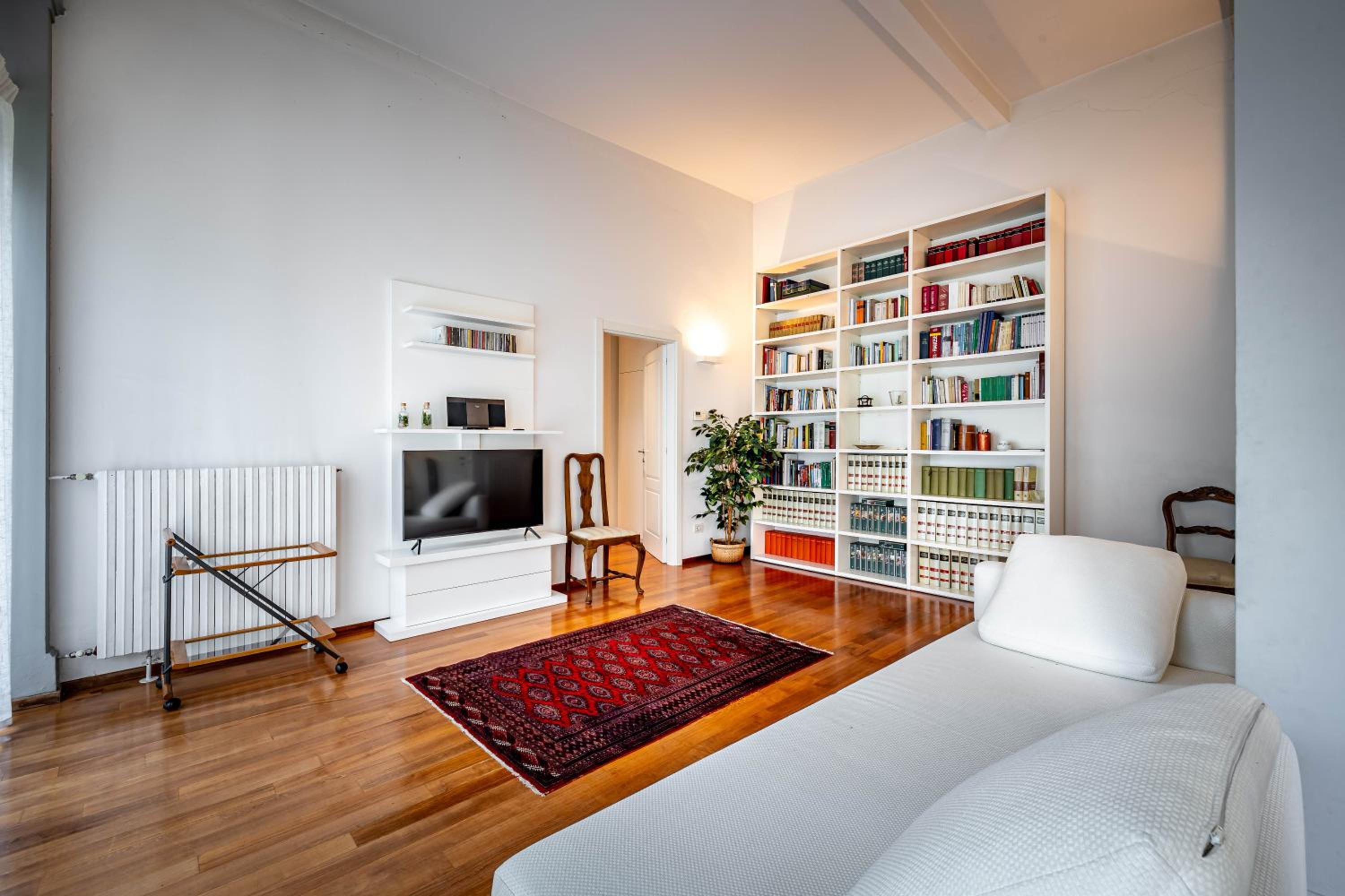 Apartment With Garden View