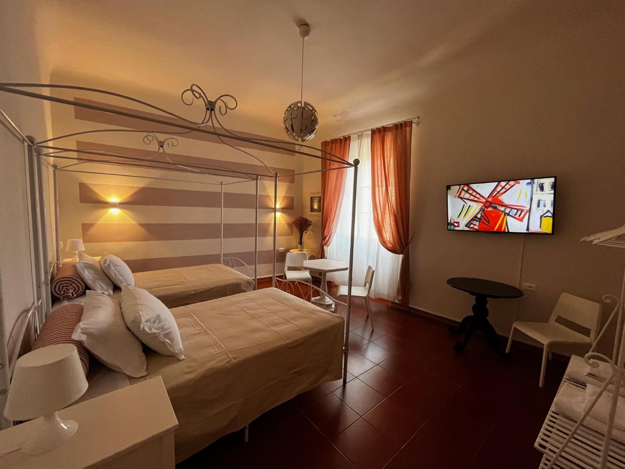 Standard Twin Room With Shared Bathroom