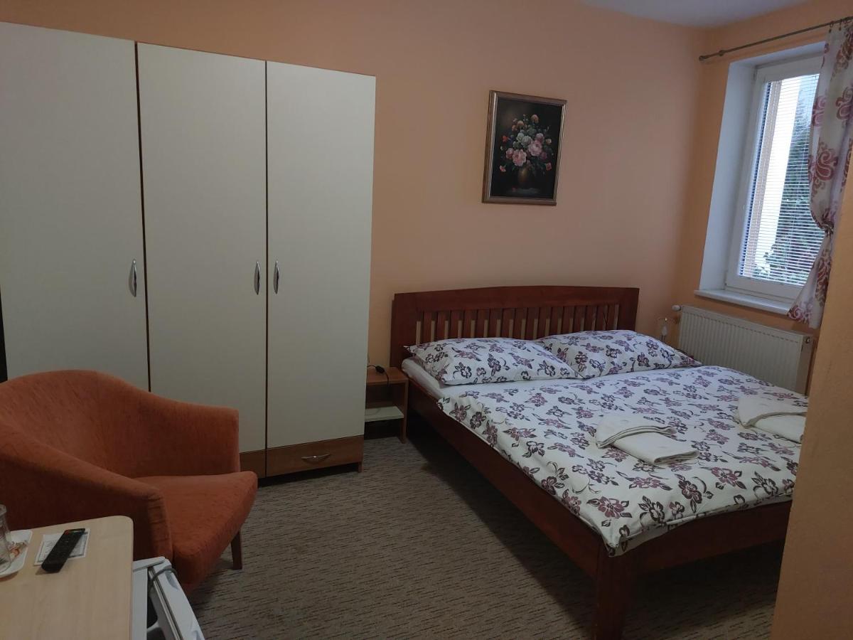 King Room with Roll-In Shower - Disability Access - Photo 1
