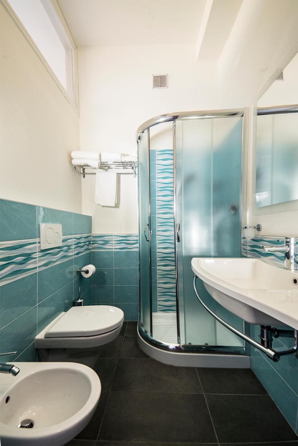 Triple Room with Sea View - Photo 4