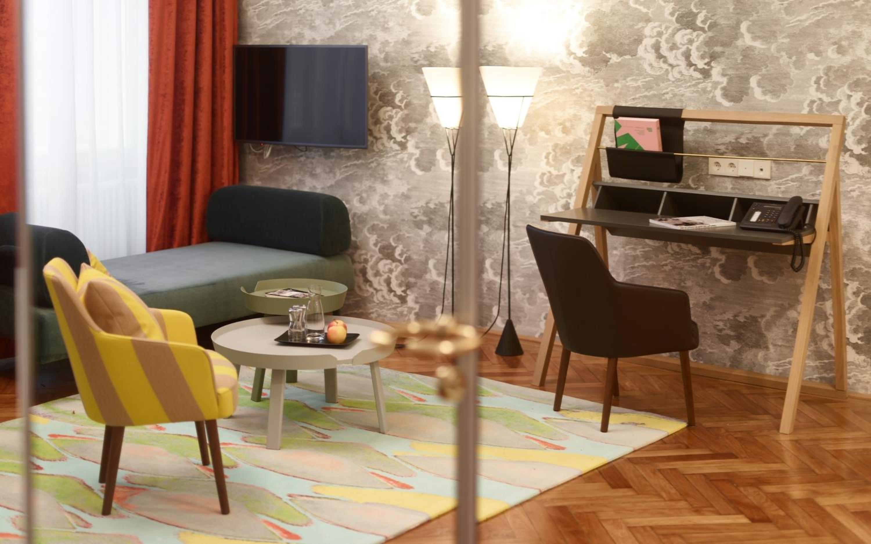 Suite Medium photo 2