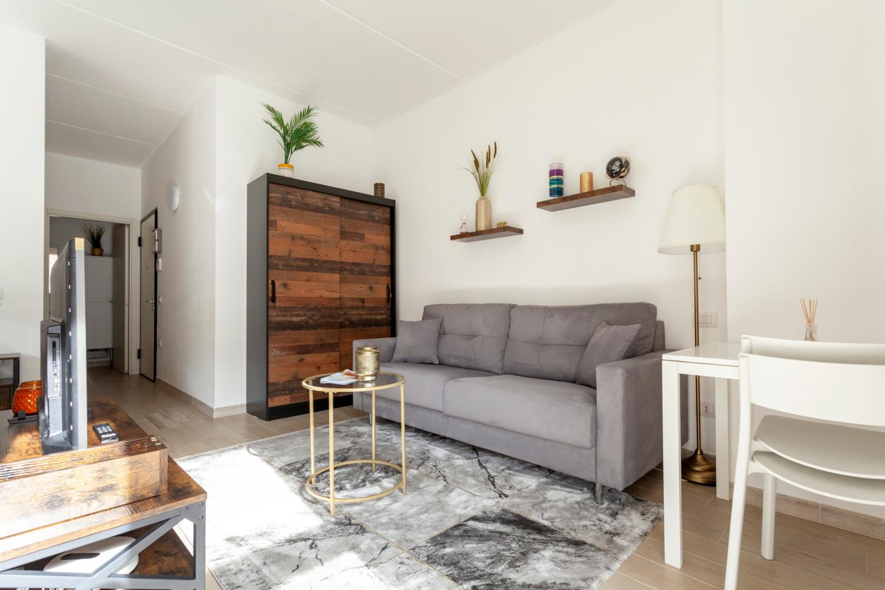 One-Bedroom Apartment