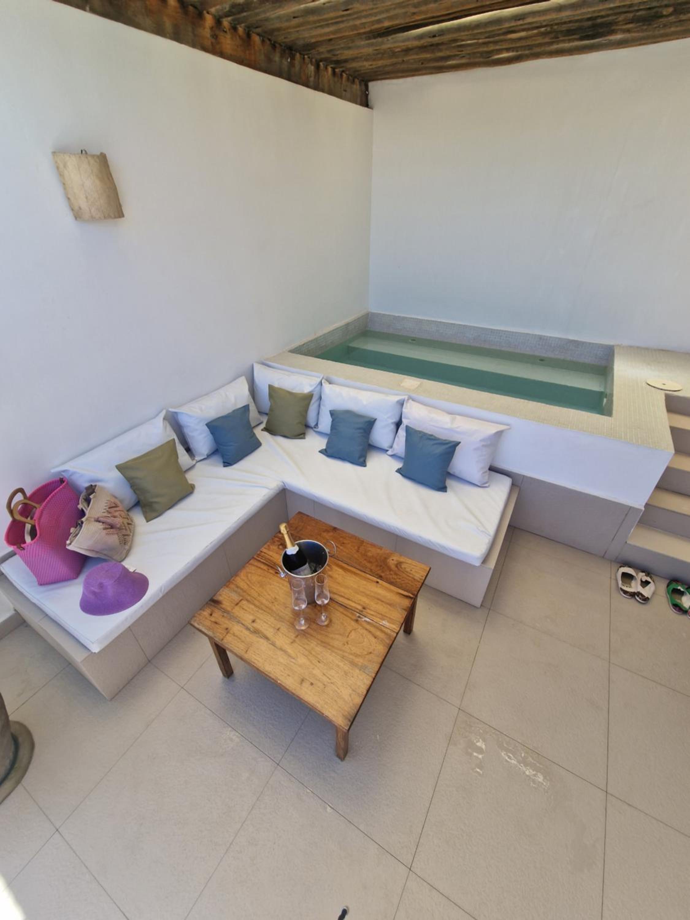 Premium Pool & Terrace