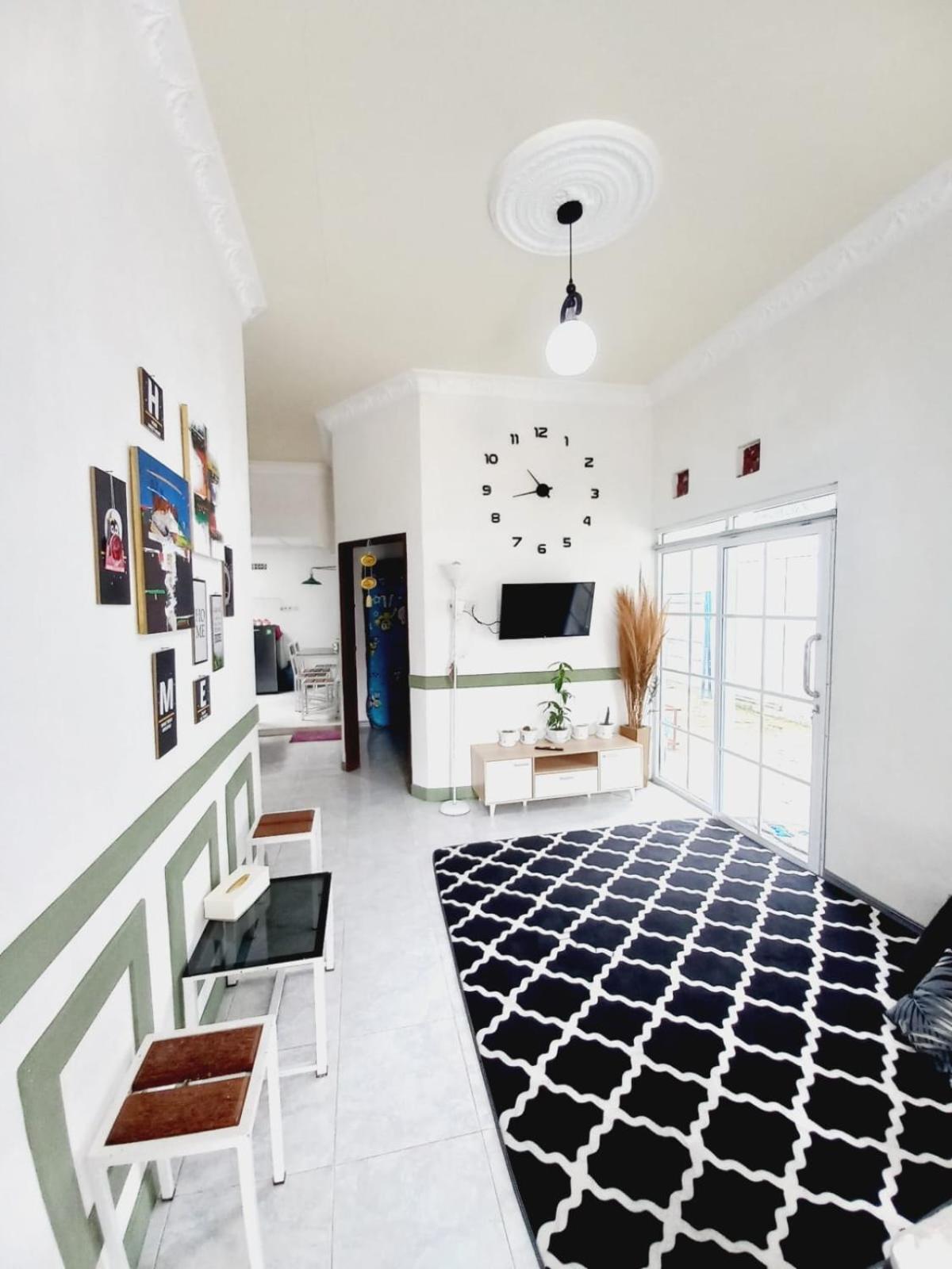Three-Bedroom House photo 1
