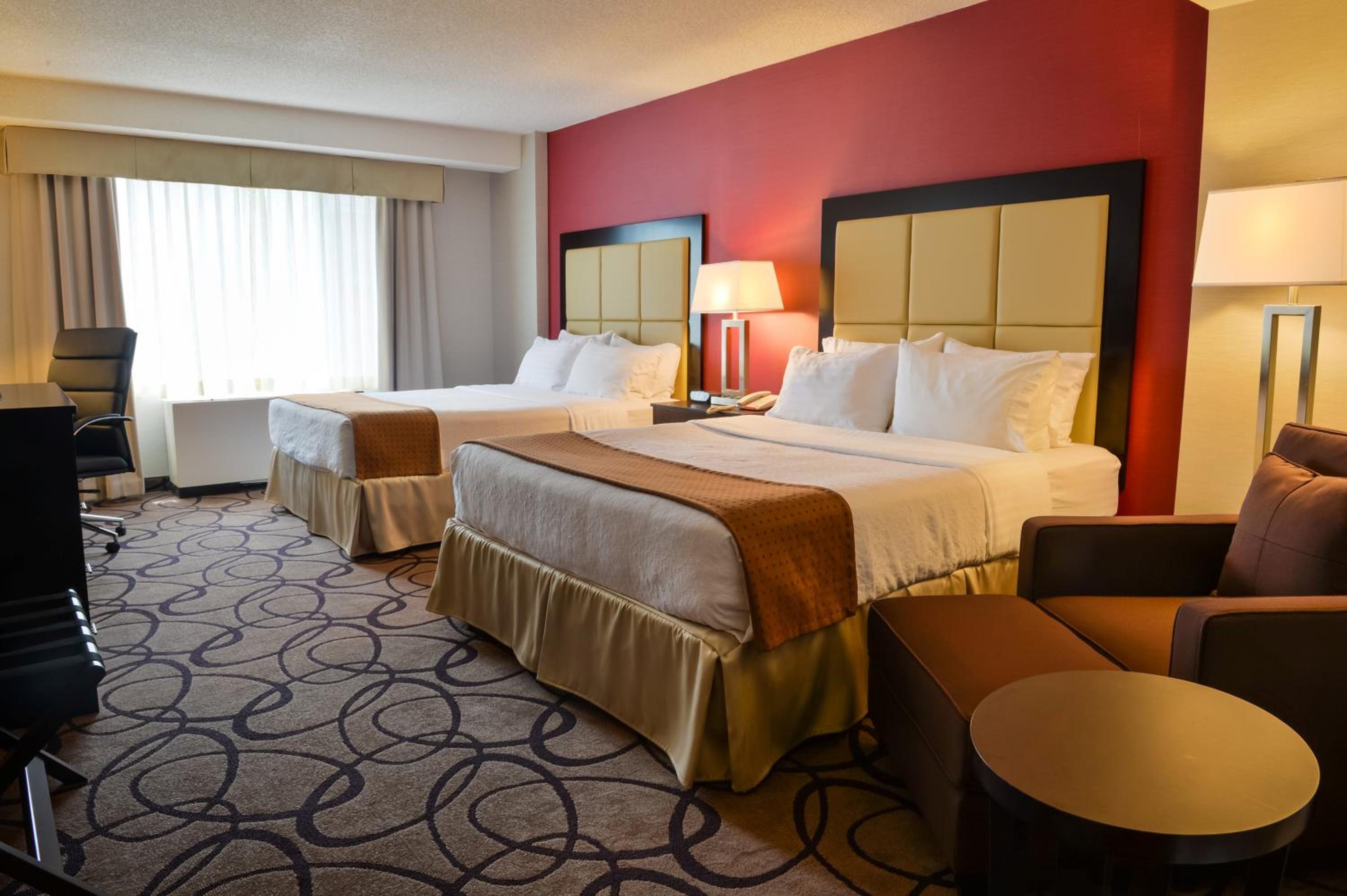 Standard Room with Two Queen Beds - Photo 2